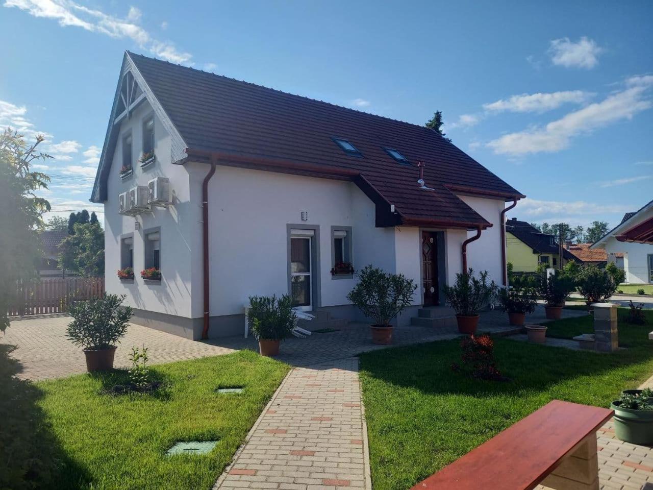 Kertész Apartmanok