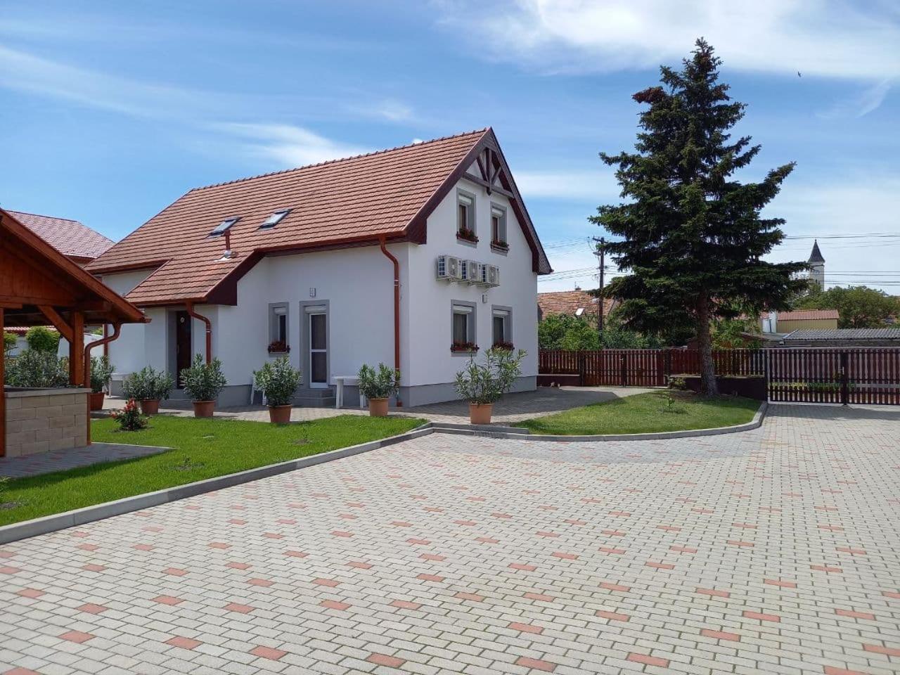 Kertész Apartmanok