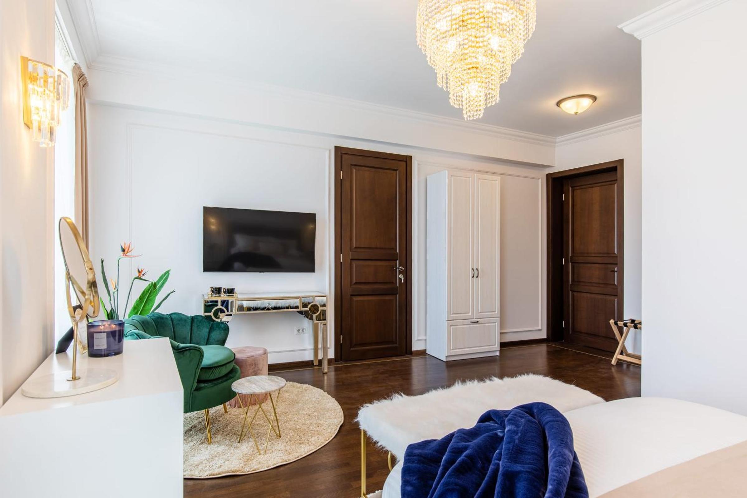 HOLT Old Town One Bedroom Apartments