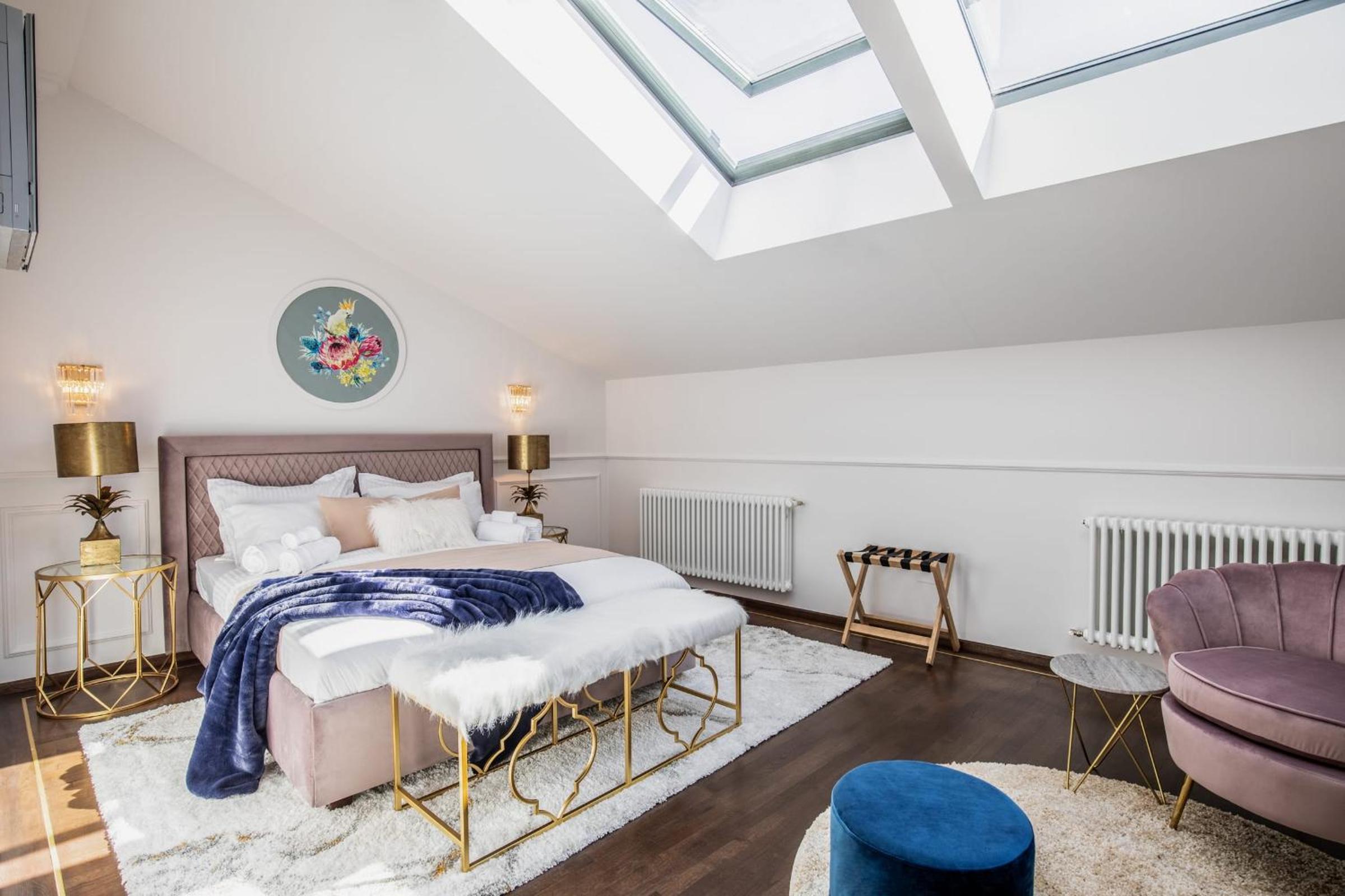 HOLT Old Town One Bedroom Apartments