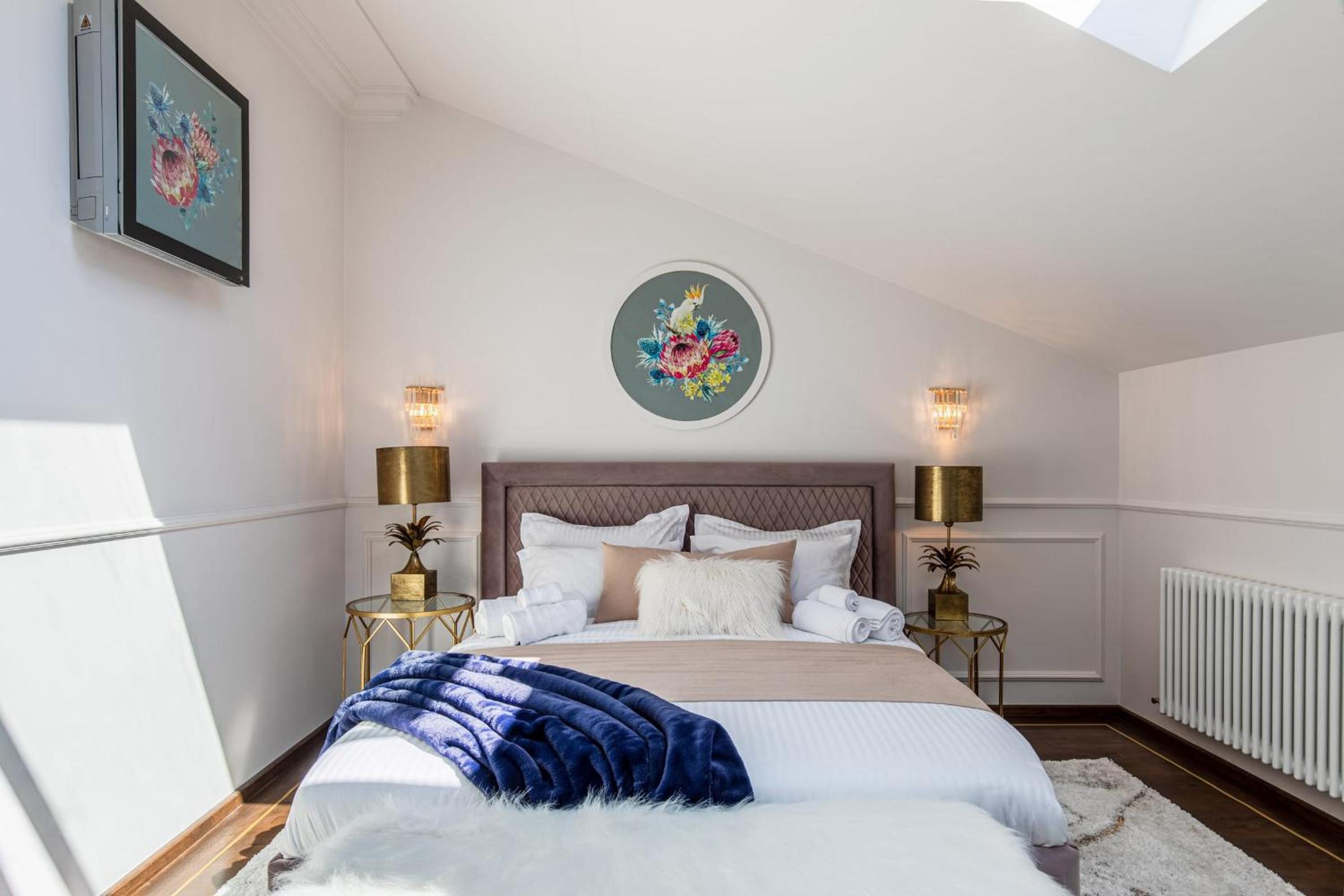 HOLT Old Town One Bedroom Apartments
