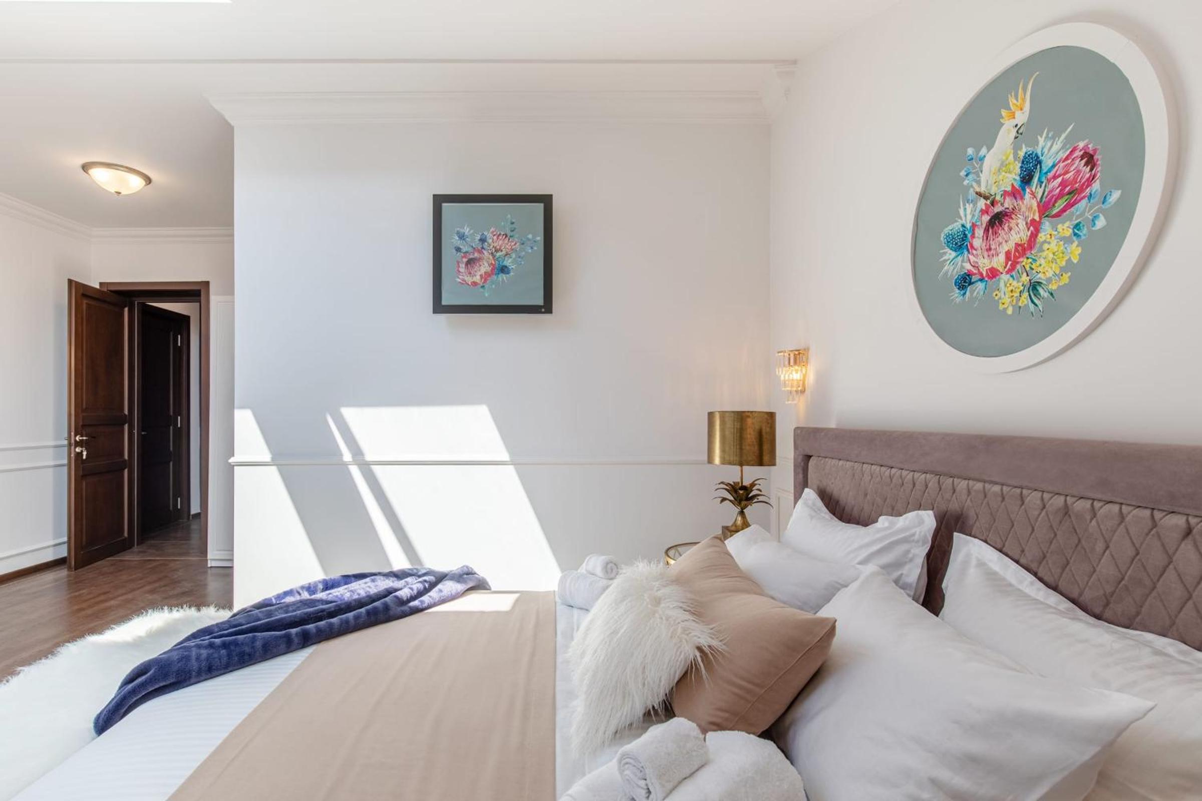 HOLT Old Town One Bedroom Apartments