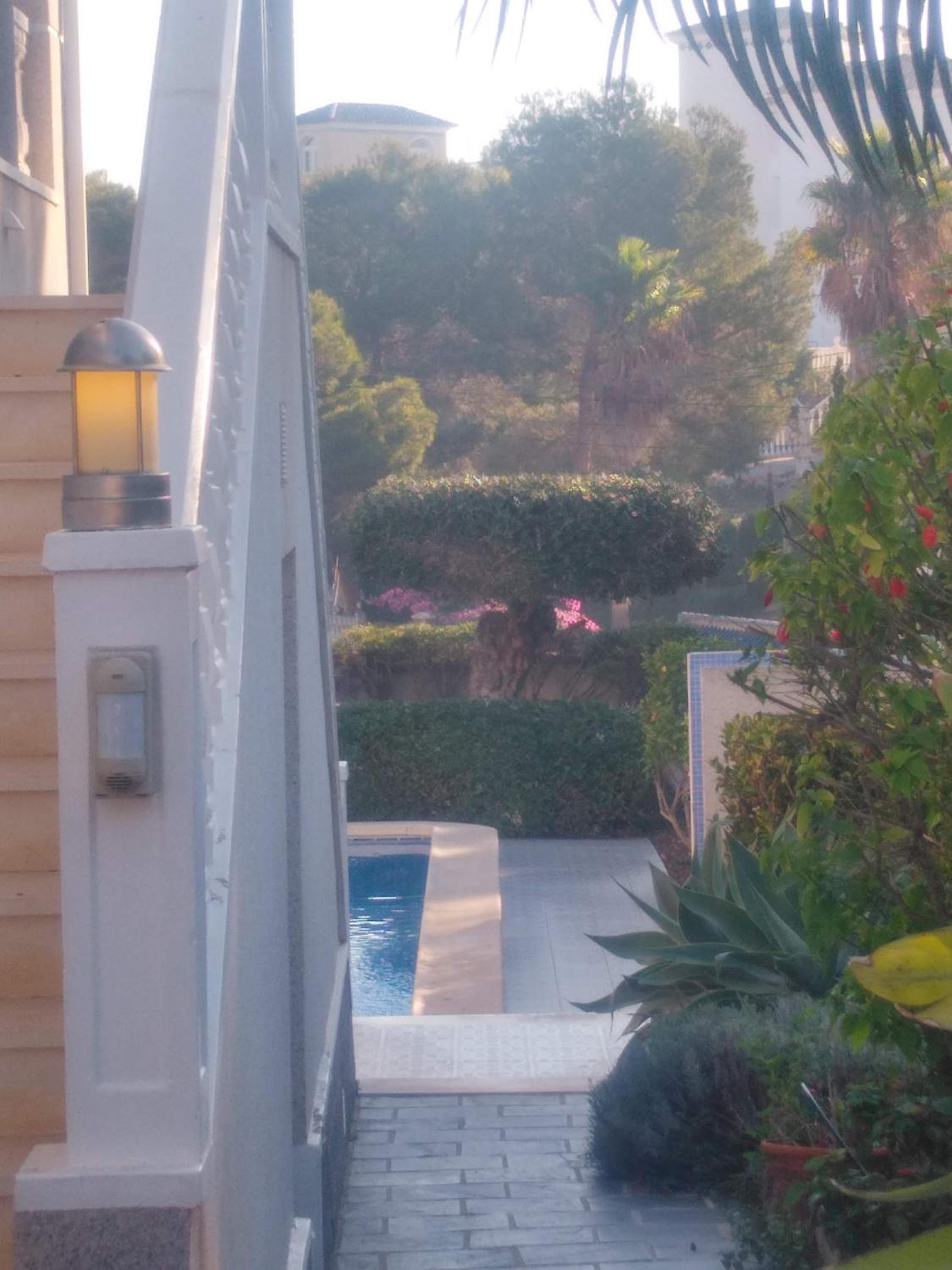 Estrella Del Mar Tranquil and spacious villa, convenient location 3-5 mins' walk to all amenities view 2