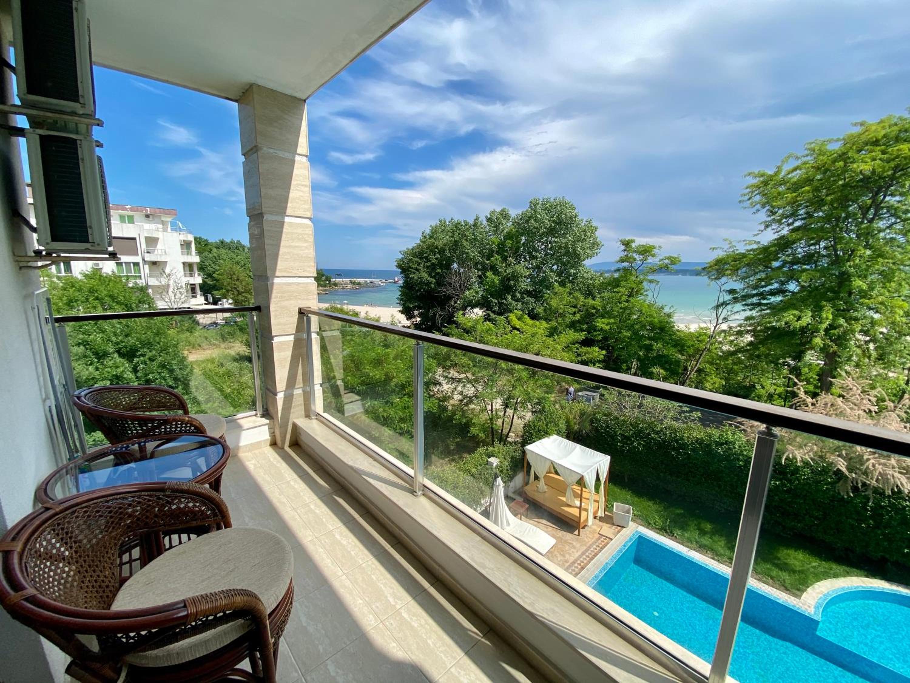 Green Paradise Deluxe Apartments