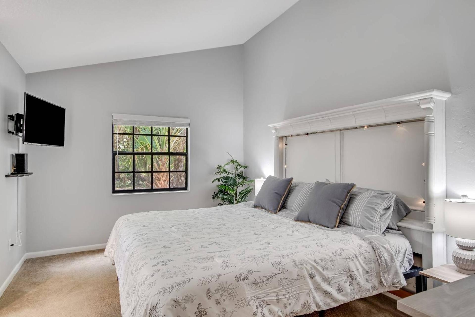 Coral Reef Ct N, Suite B view 4