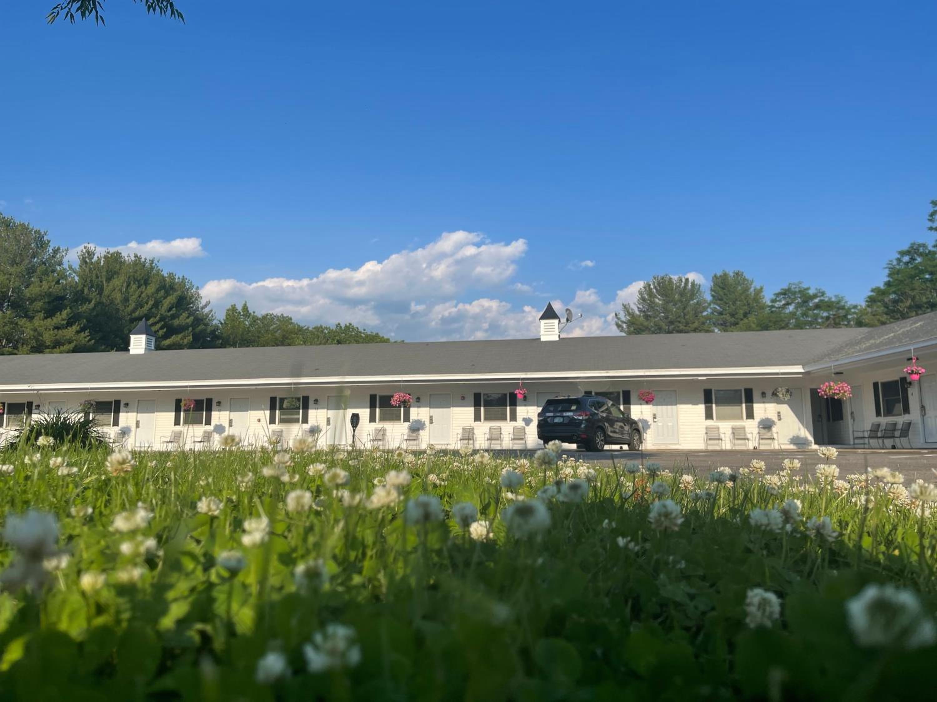 Colonial Motel