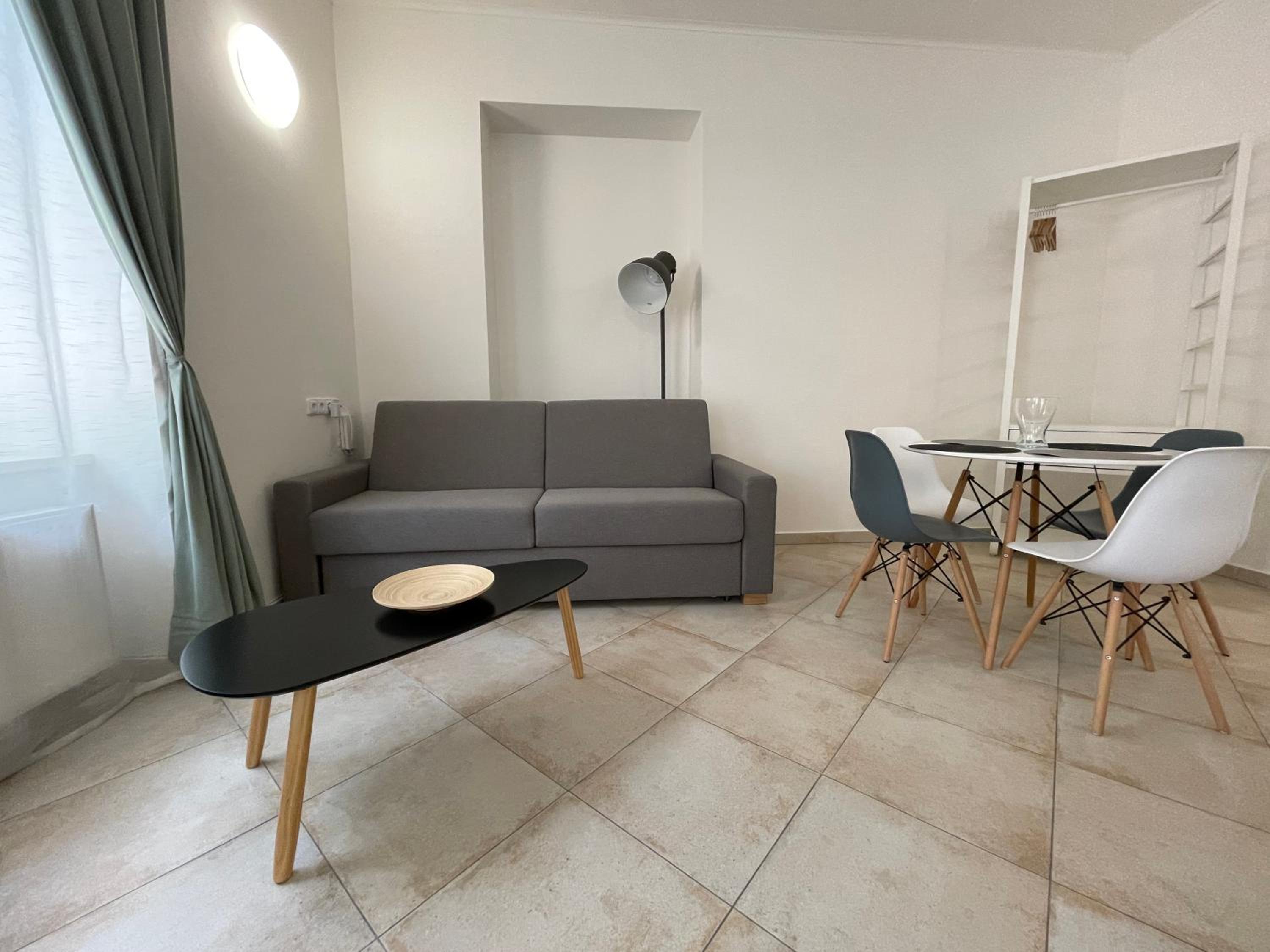White Swan Boutique Apartments