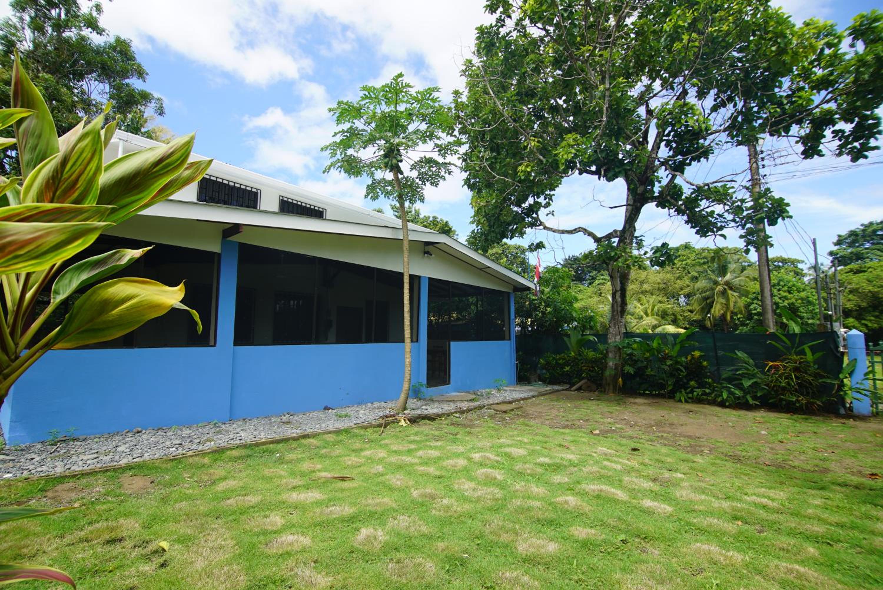 Pavones Point Surf House in Great Location
