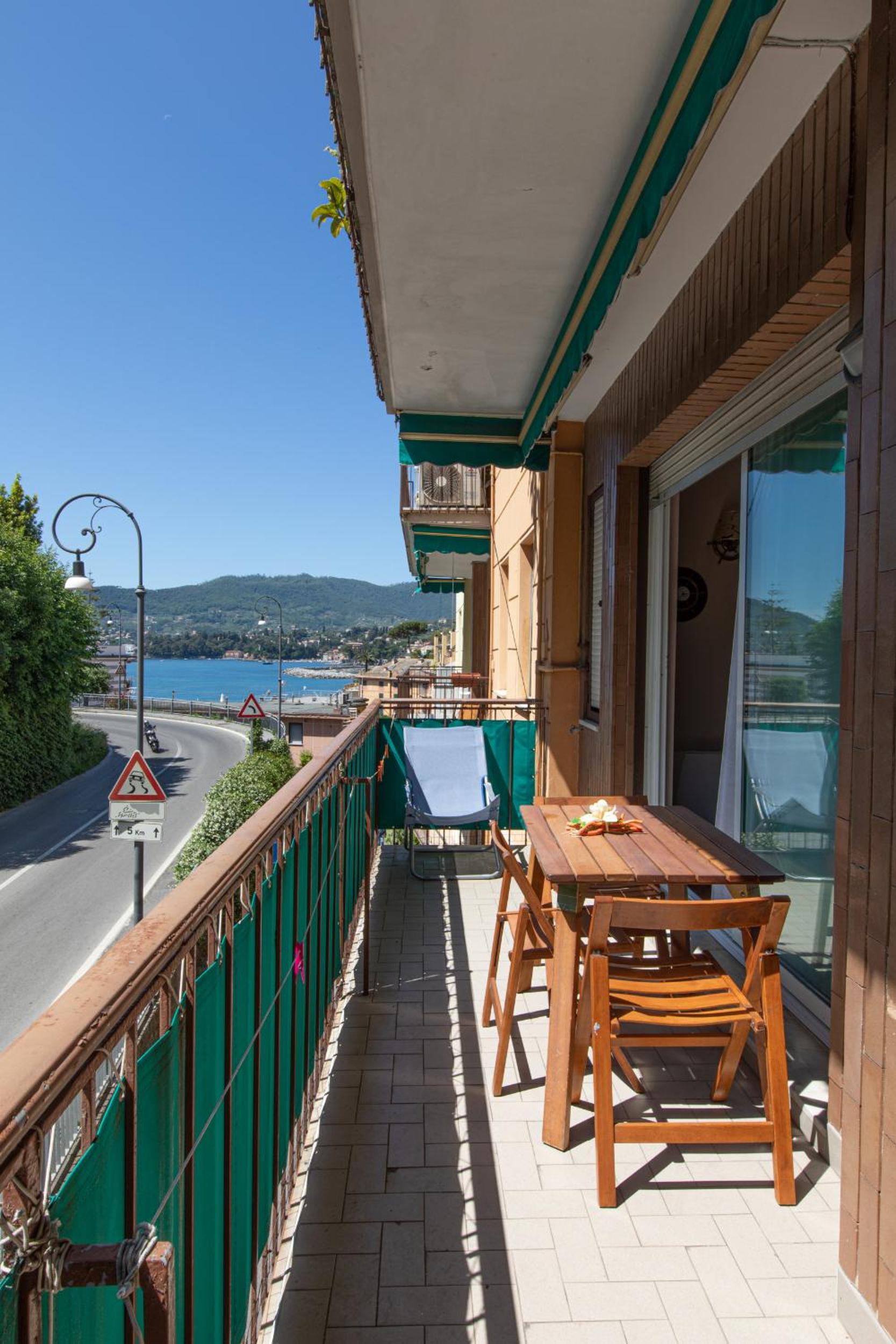 Rapallo comodo appartamento signorile a due passi dal mare con posto auto view 2