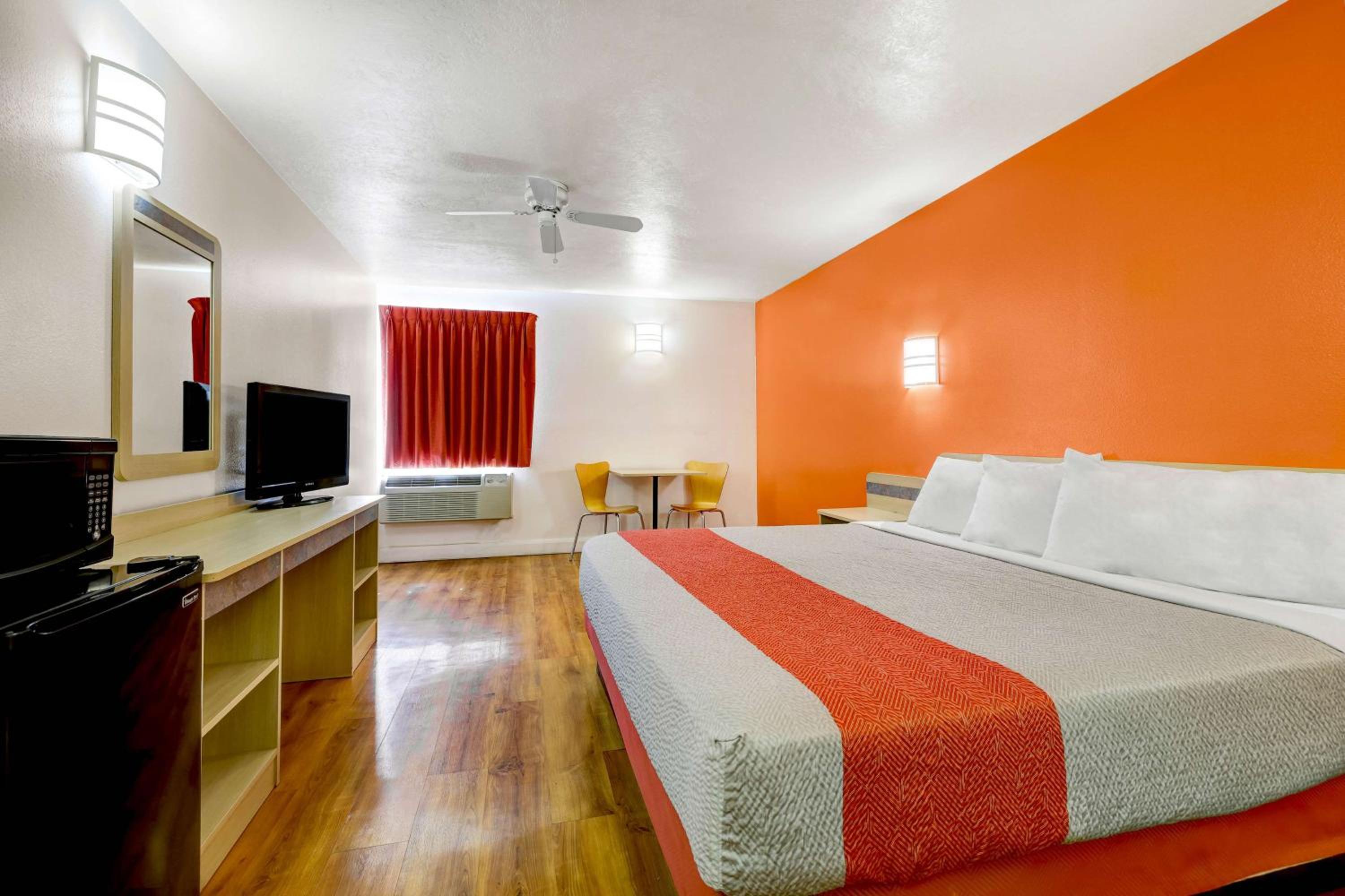 Beaver Vacations - Motel 6-Beaver, UT - Property Image 3