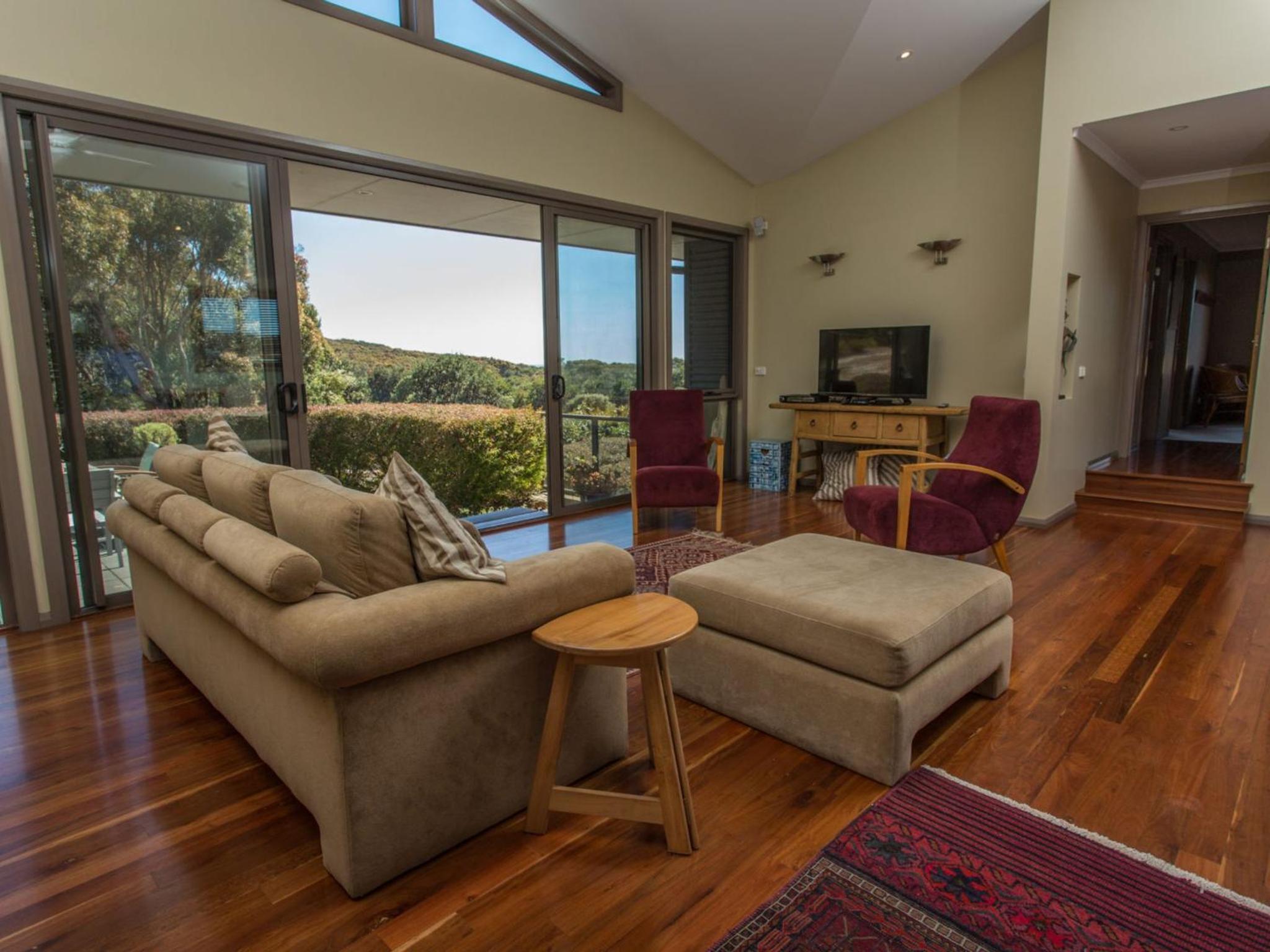 Tura Beachhouse in Dolphin Cove