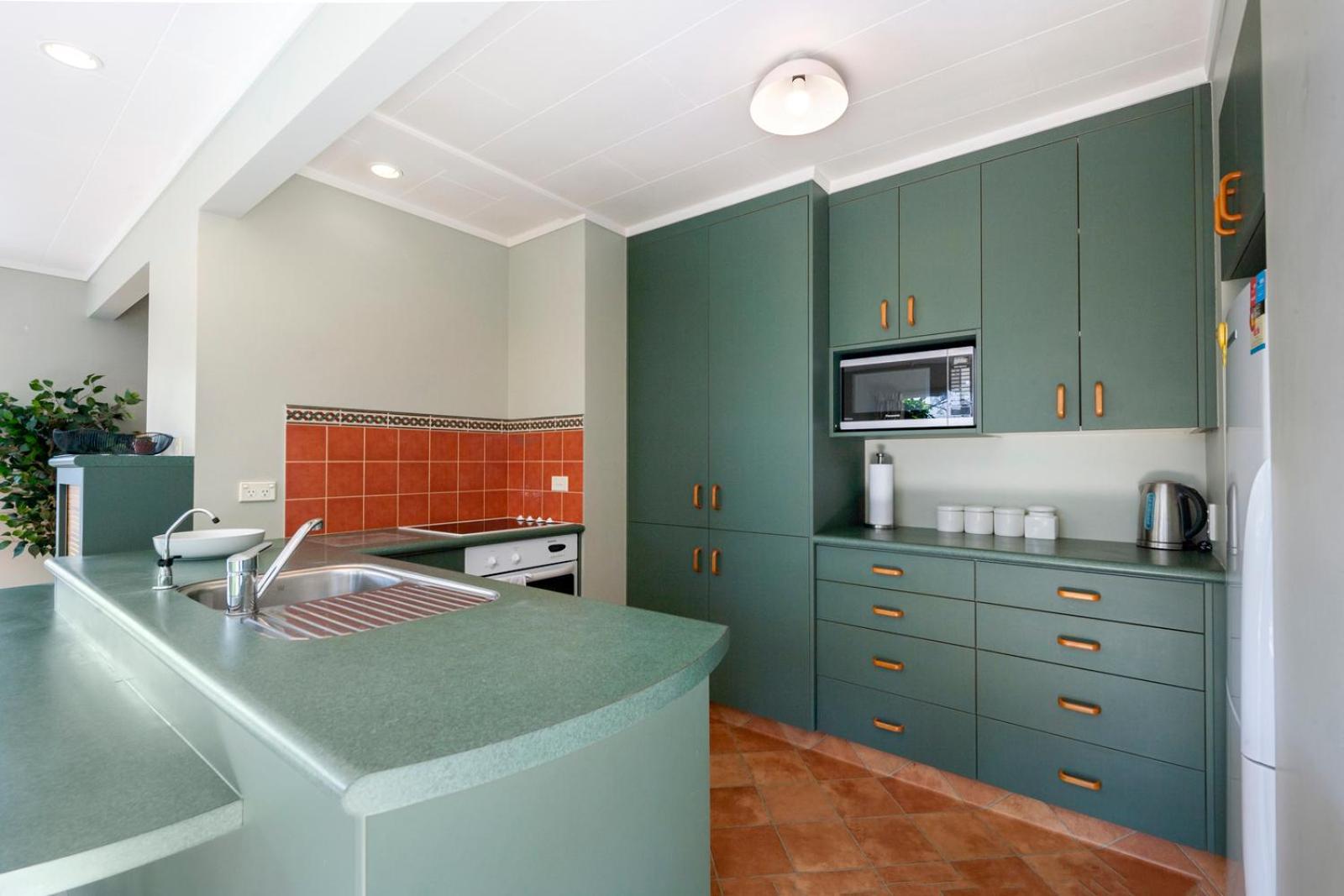 Kapuka Paradise - Wharewaka Holiday Home view 4