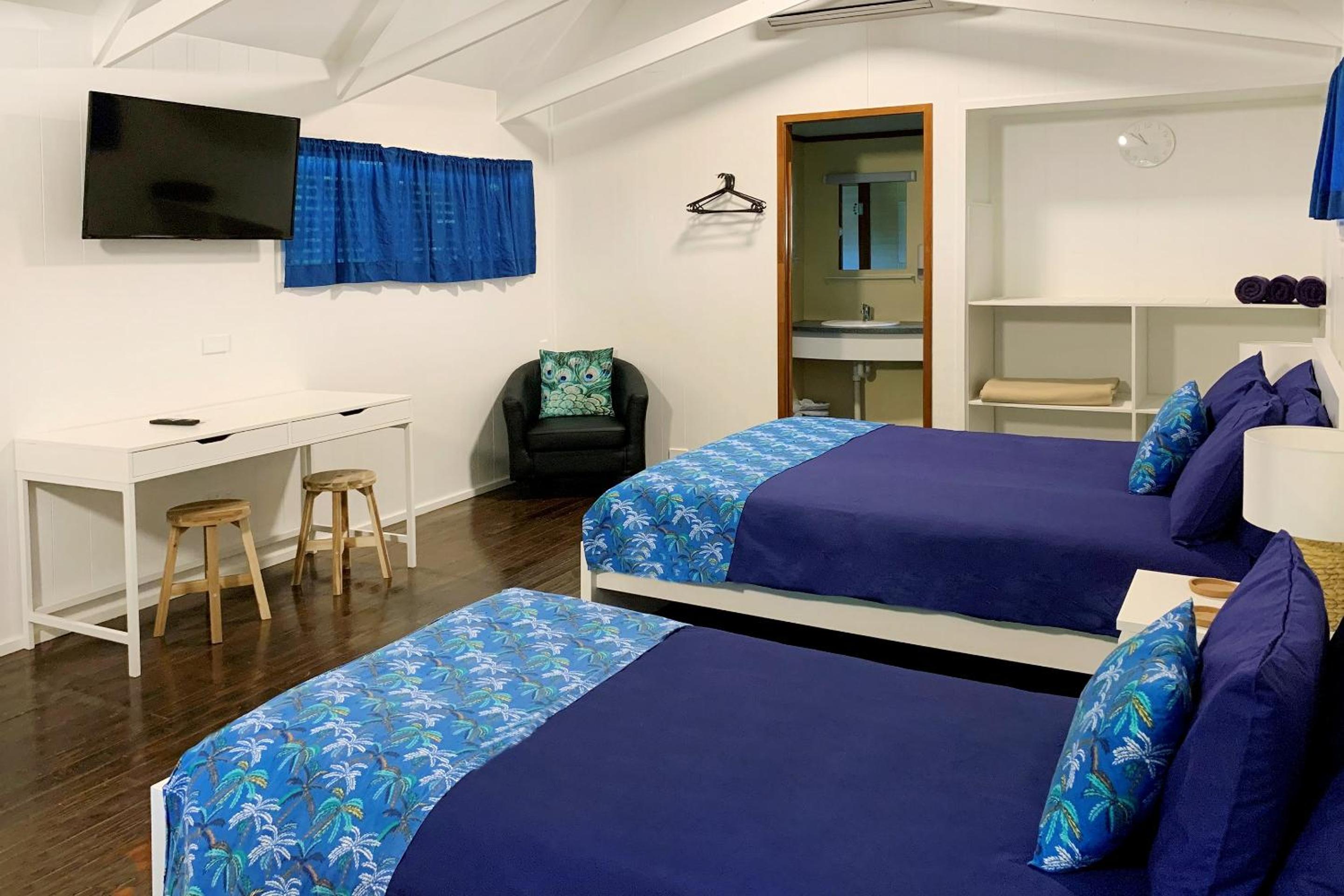 Airlie Beach Magnums - Adults Only