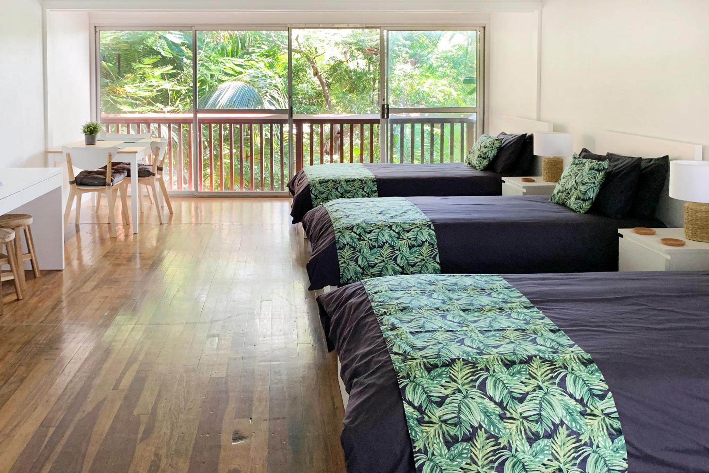 Airlie Beach Magnums - Adults Only