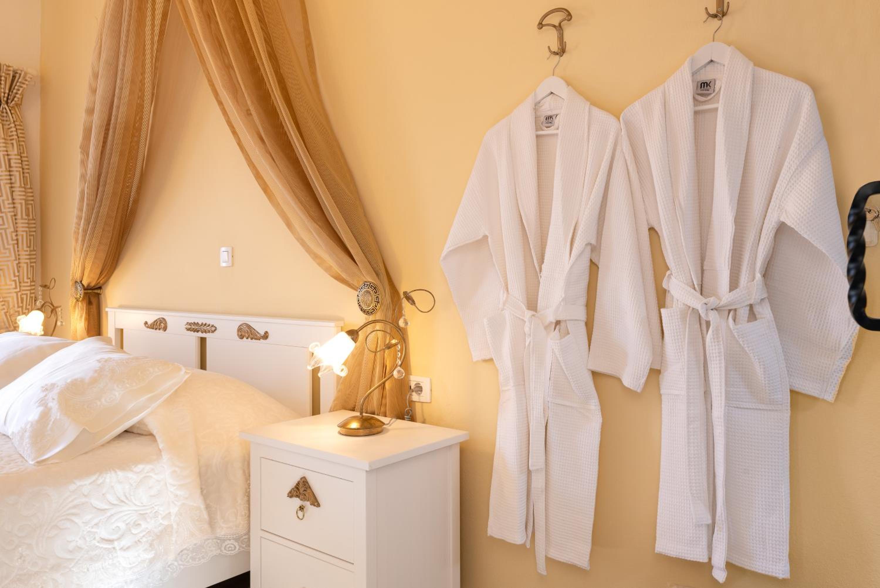 Marikas Deluxe Rooms — 10