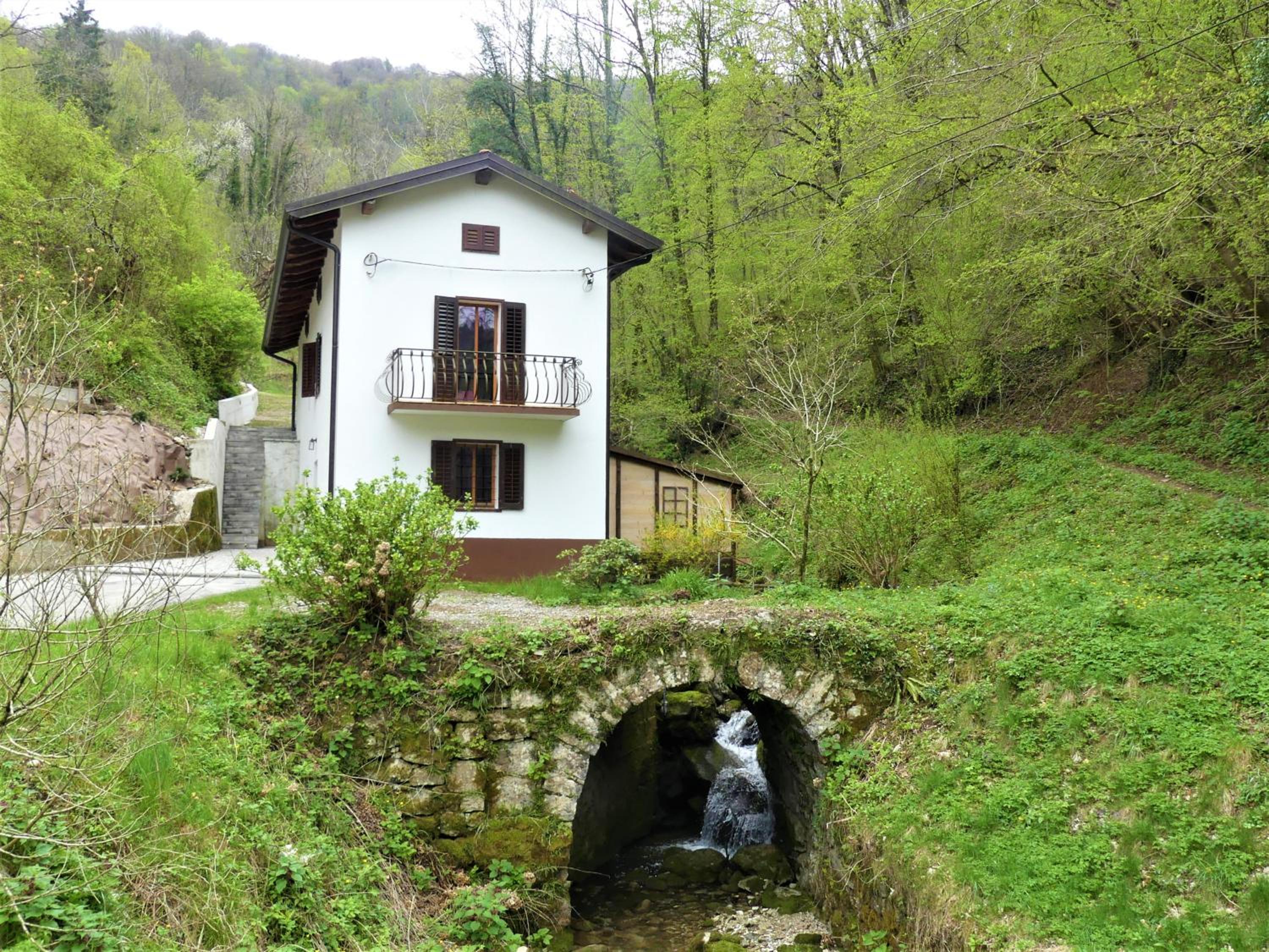 Hiša ob potoku view 3