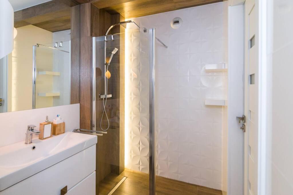 Sun House Apartment + free parking view 5