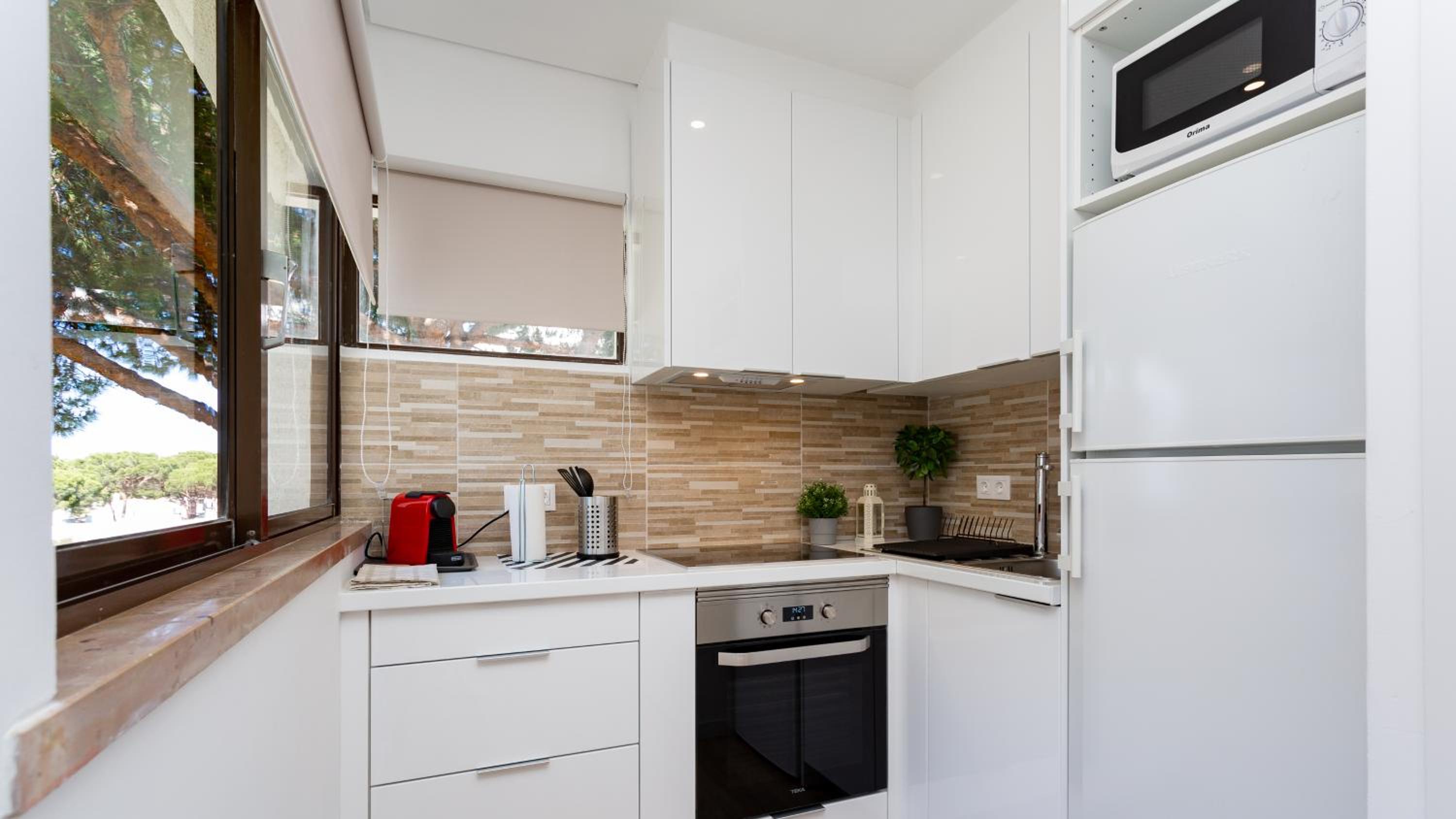Bright & Charming 1BDR Apartment W/ Pool by LovelyStay view 5