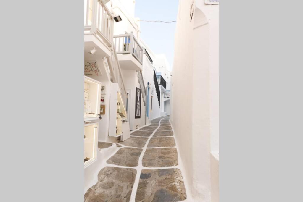 Traditional Myconian Studio in the heart of Chora view 3