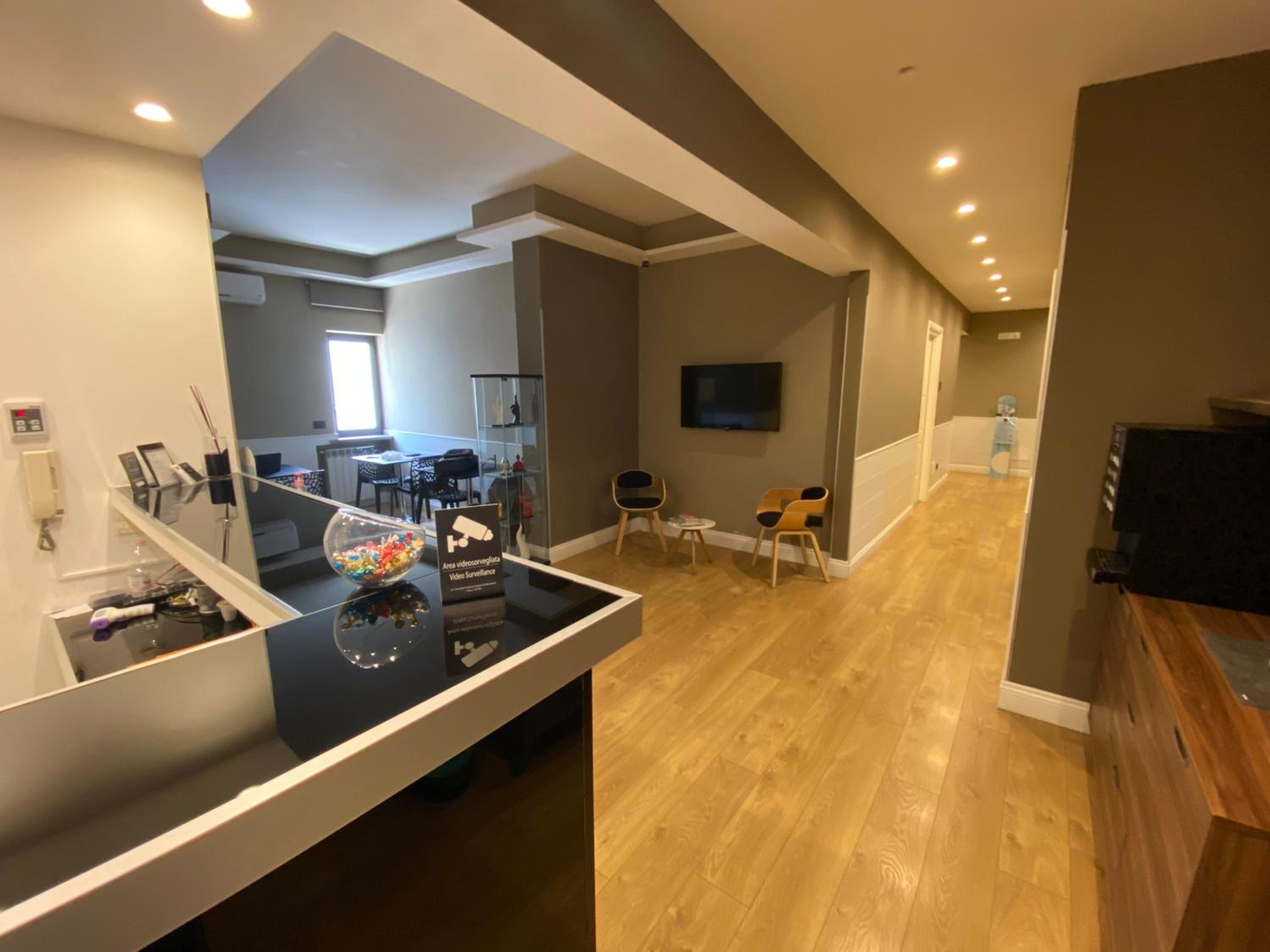 7th Floor Suite