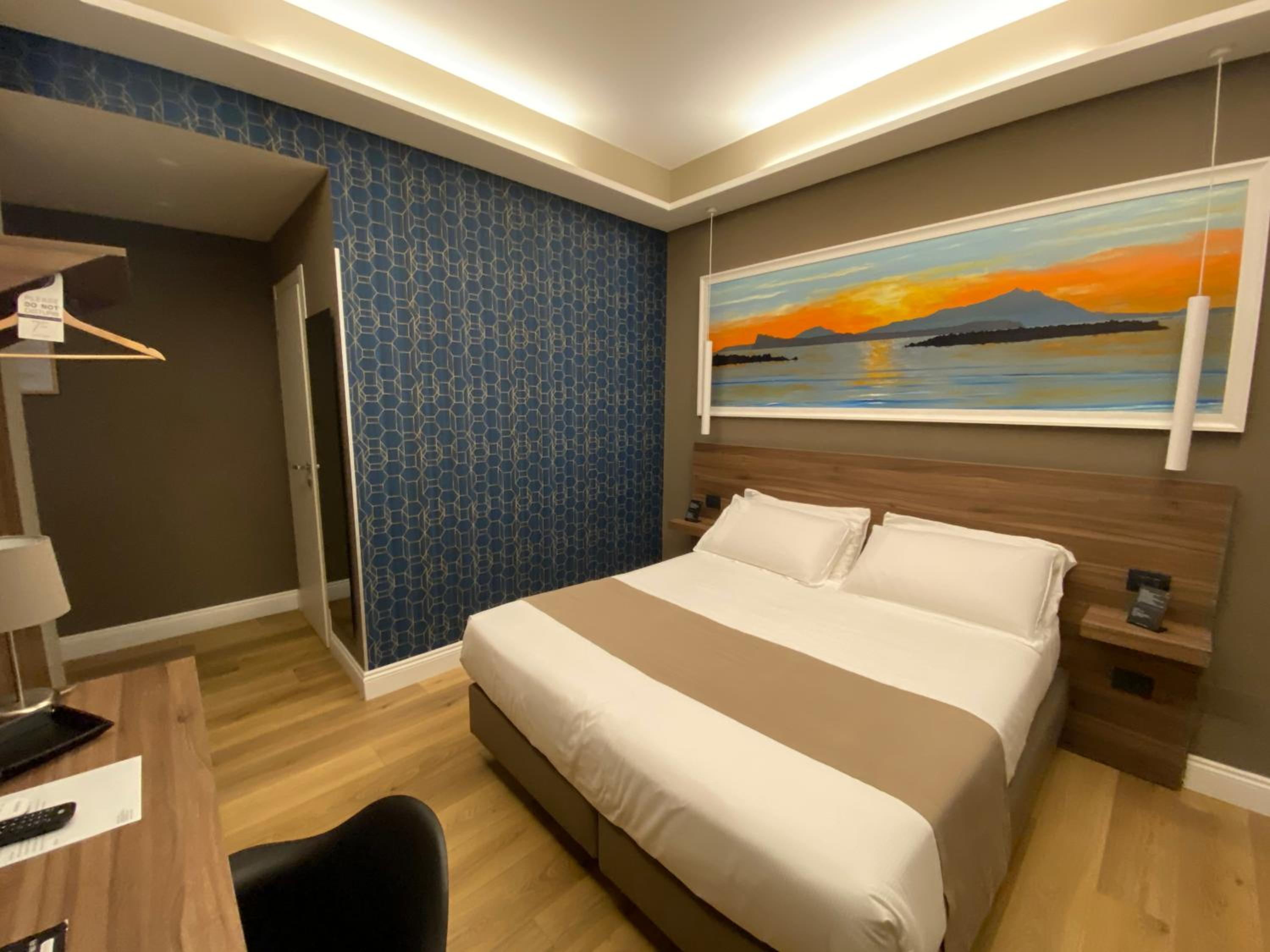 7th Floor Suite
