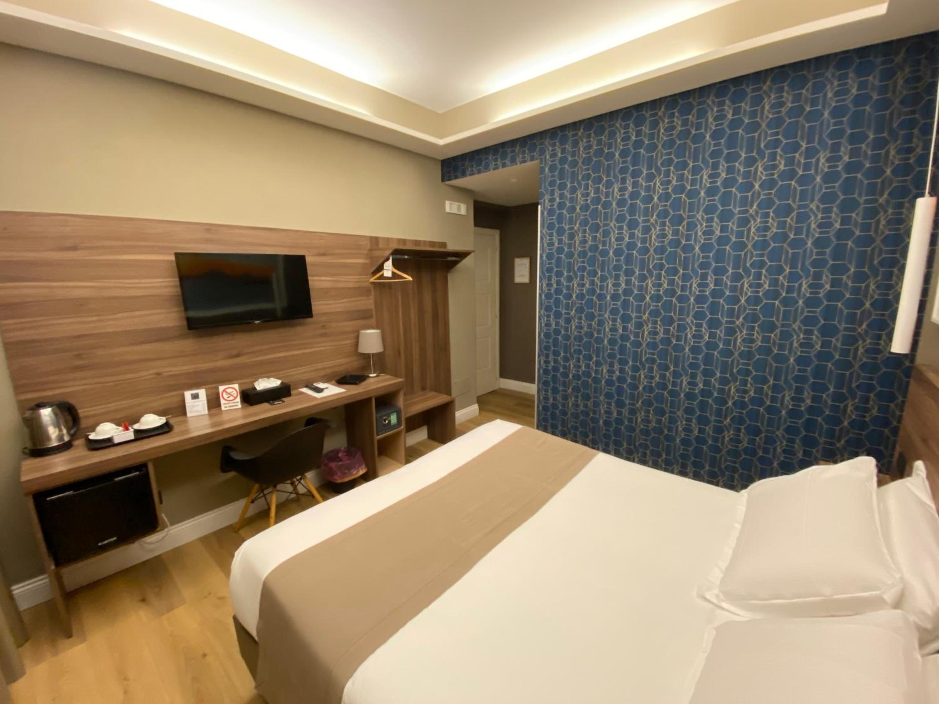 7th Floor Suite