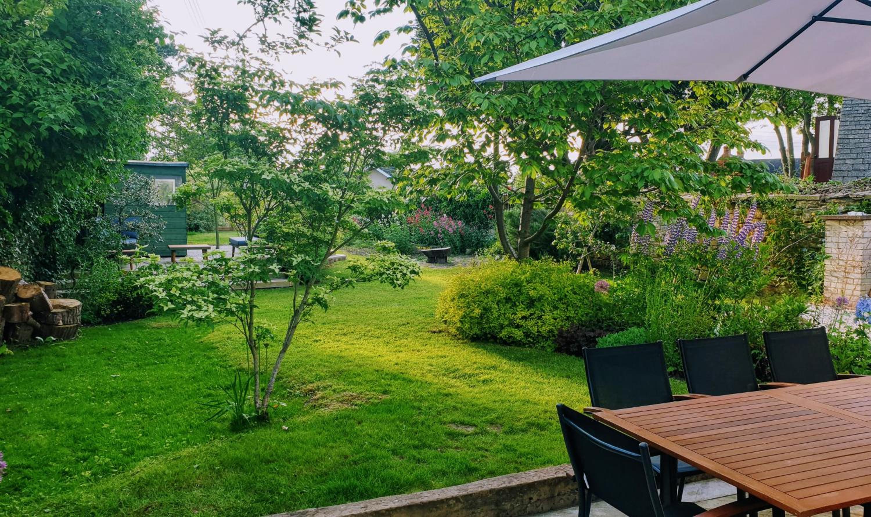 The Old Bank Beautiful Cotswold House with Huge Garden view 2