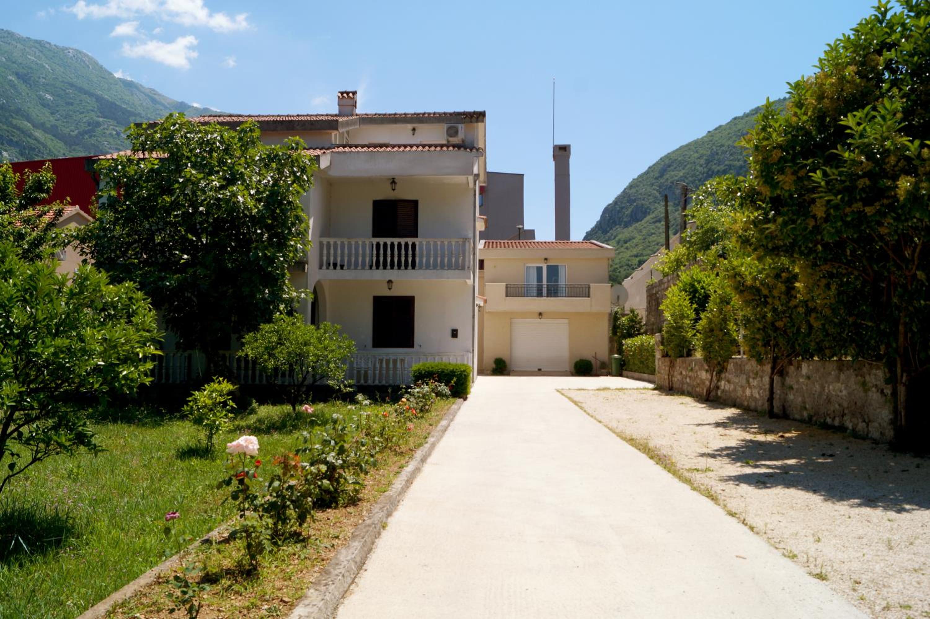 Veron Apartments photo 2