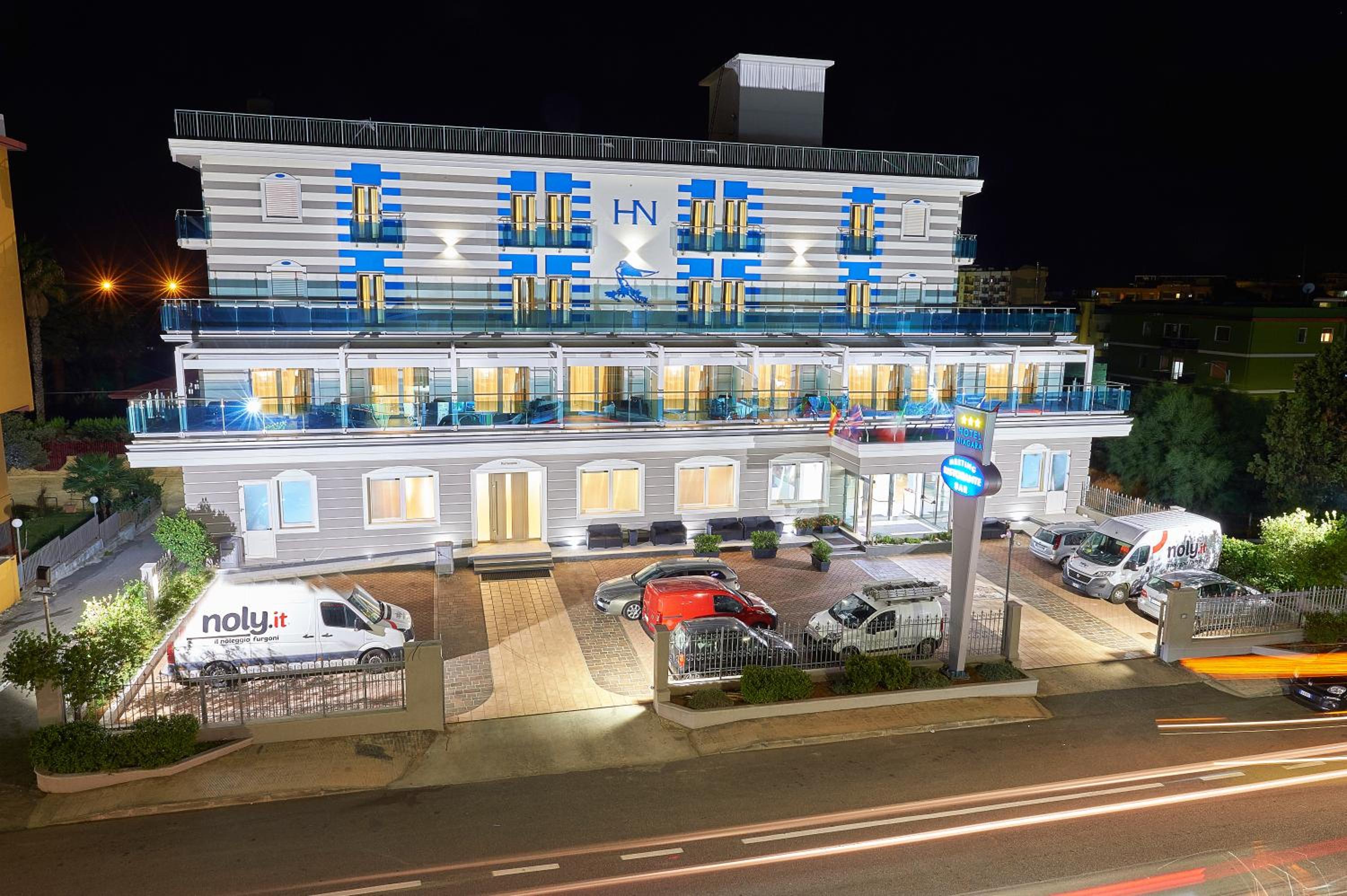 Hotel Niagara - Image 1