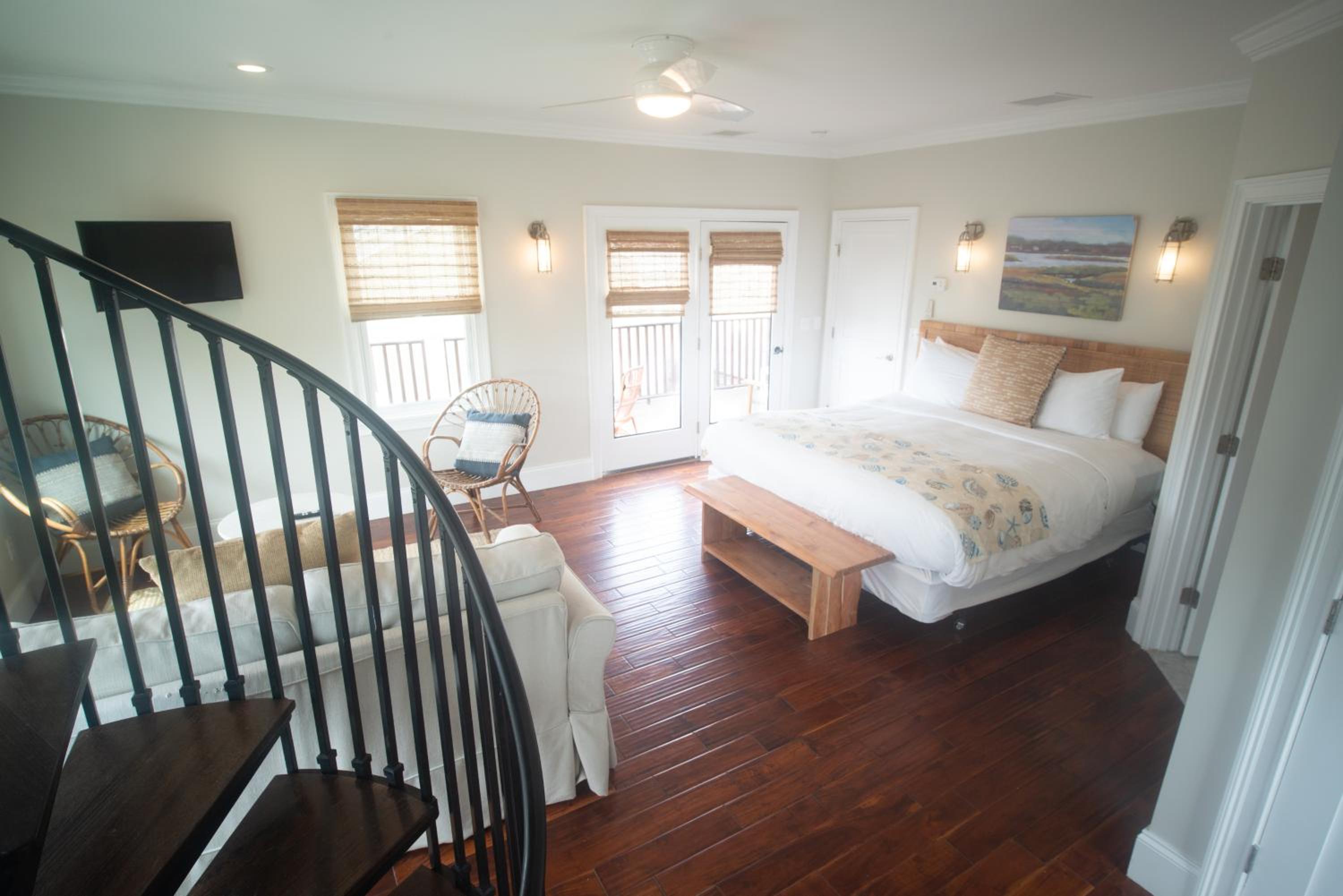 The Newport Lofts - 548 Thames Street