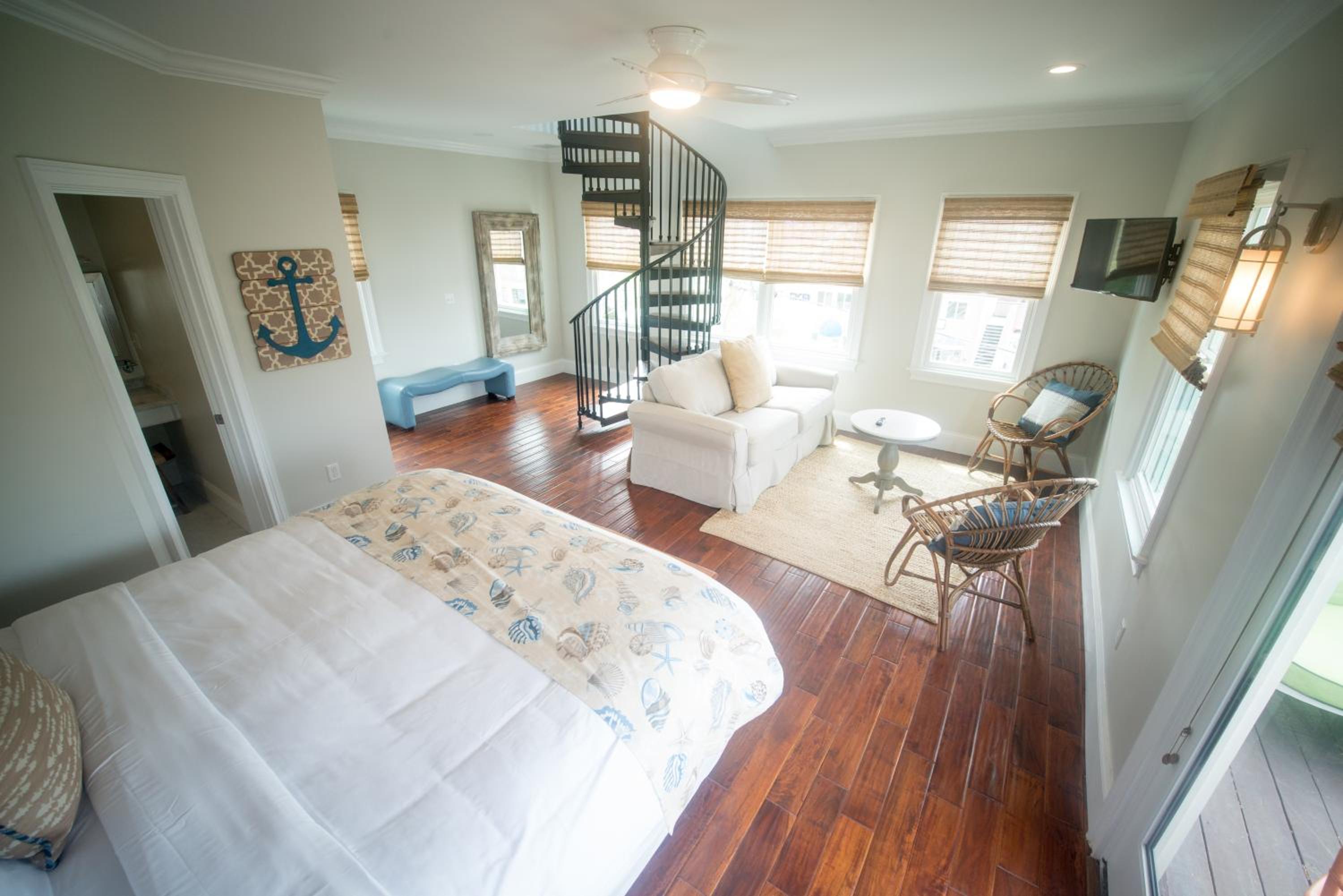 The Newport Lofts - 548 Thames Street