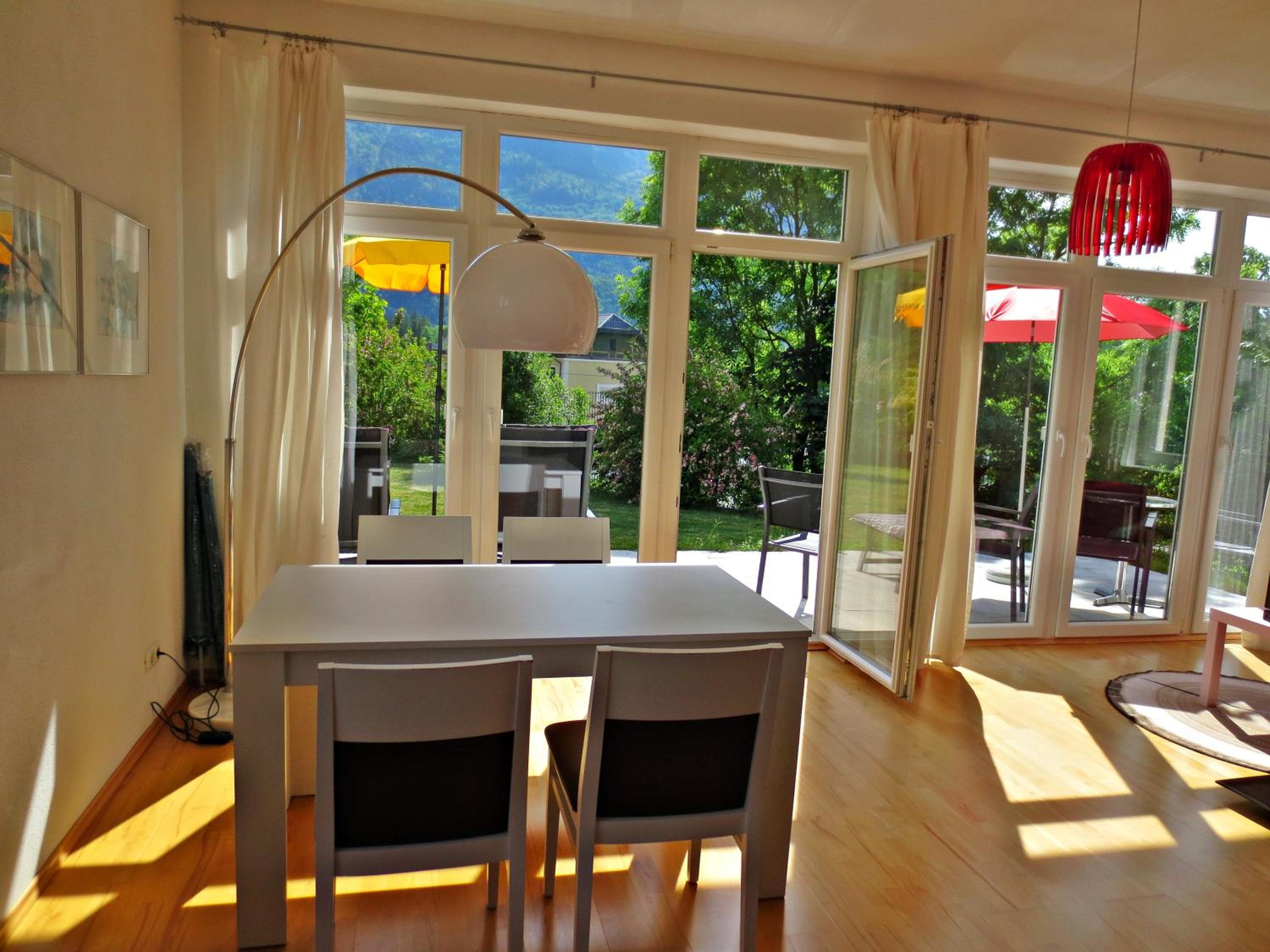 FLORES, Ferienhaus oder Doppelzimmer, im Grünen, 5 Gehminuten ins Zentrum, Parkplatz, zero emissions