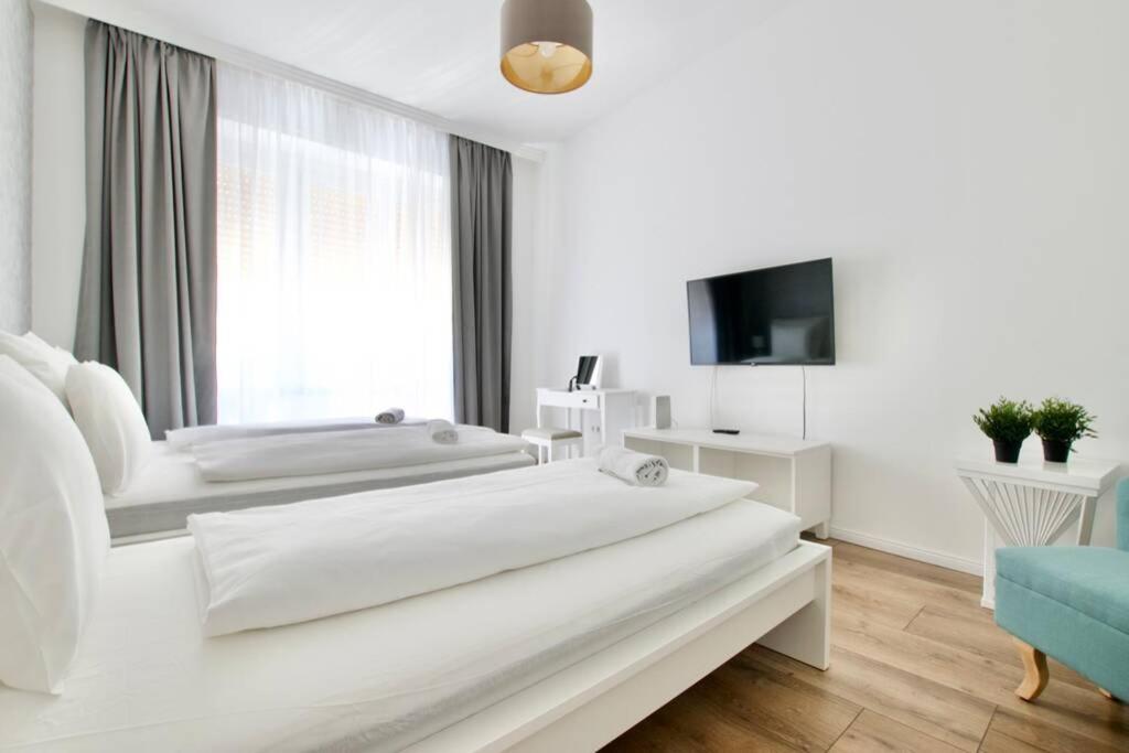 Premium Apartment by Hi5-Vaci str. 3 bedroom (220) view 5