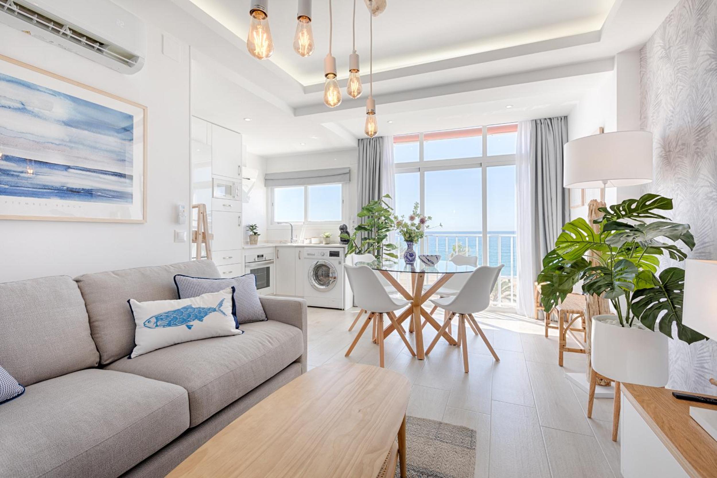 Hotel Hanami Avenida de España Sea Front - Image 1