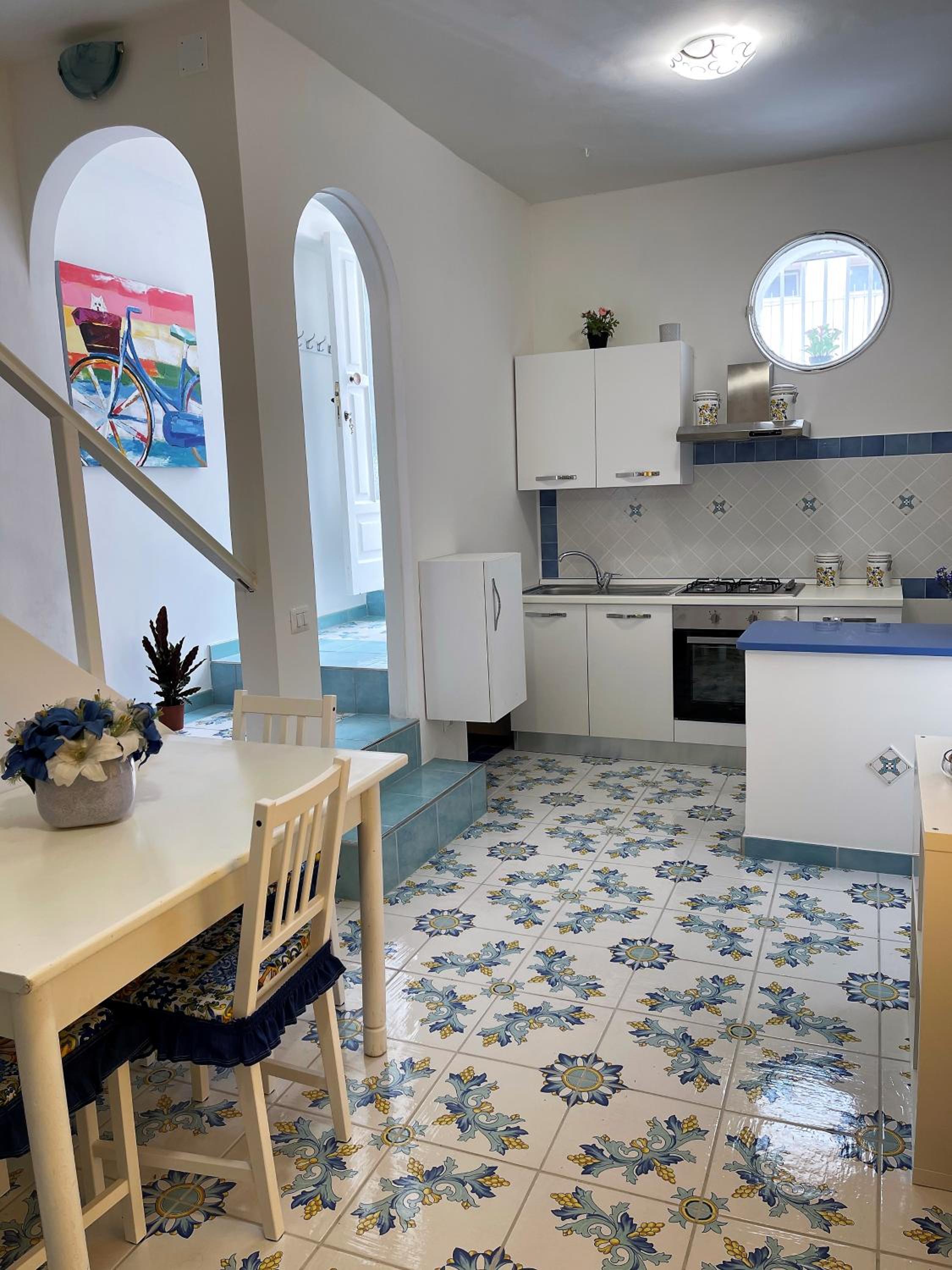 Blue Apartment en Ischia — kitchen