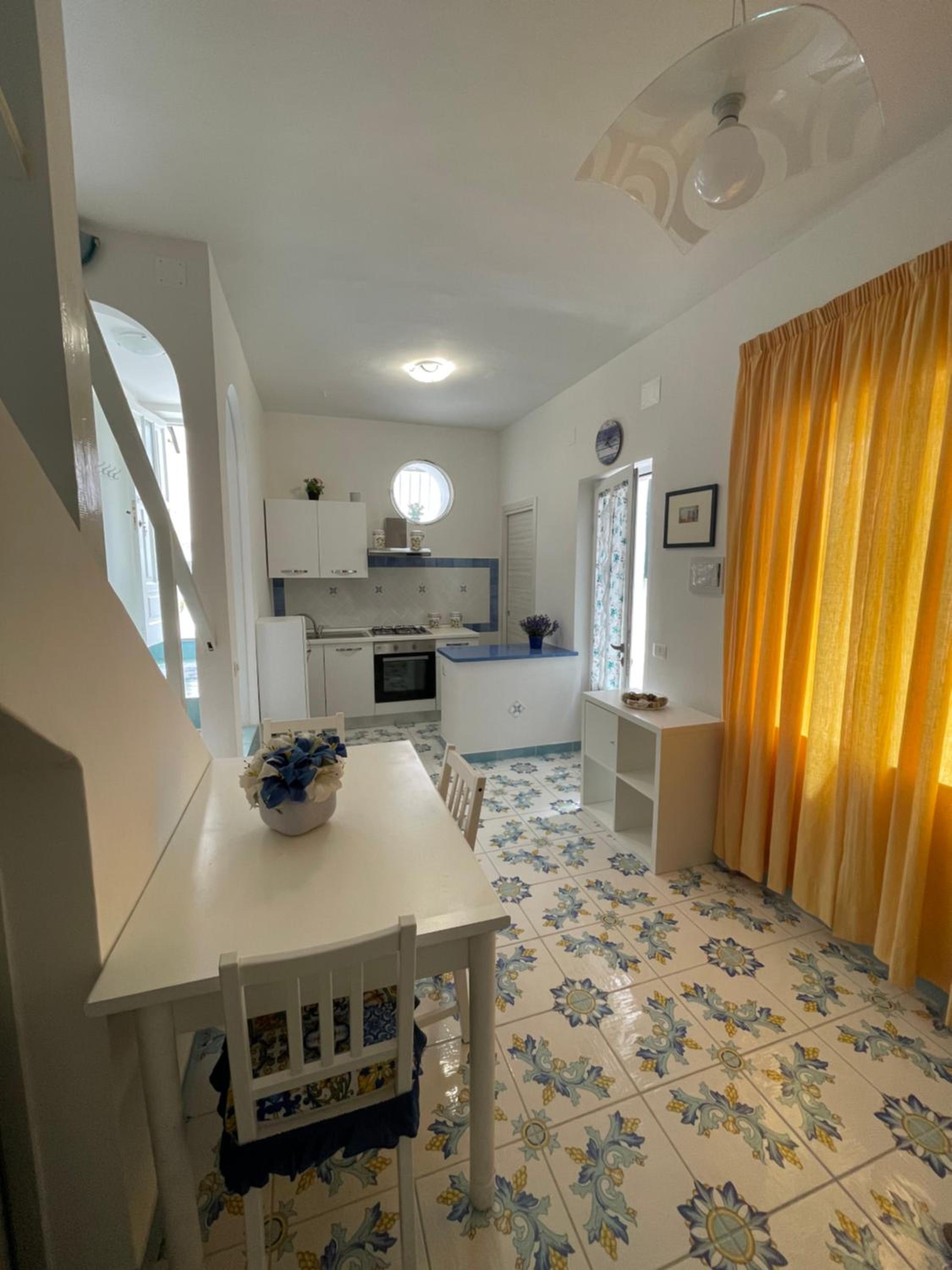 Blue Apartment en Ischia — kitchen