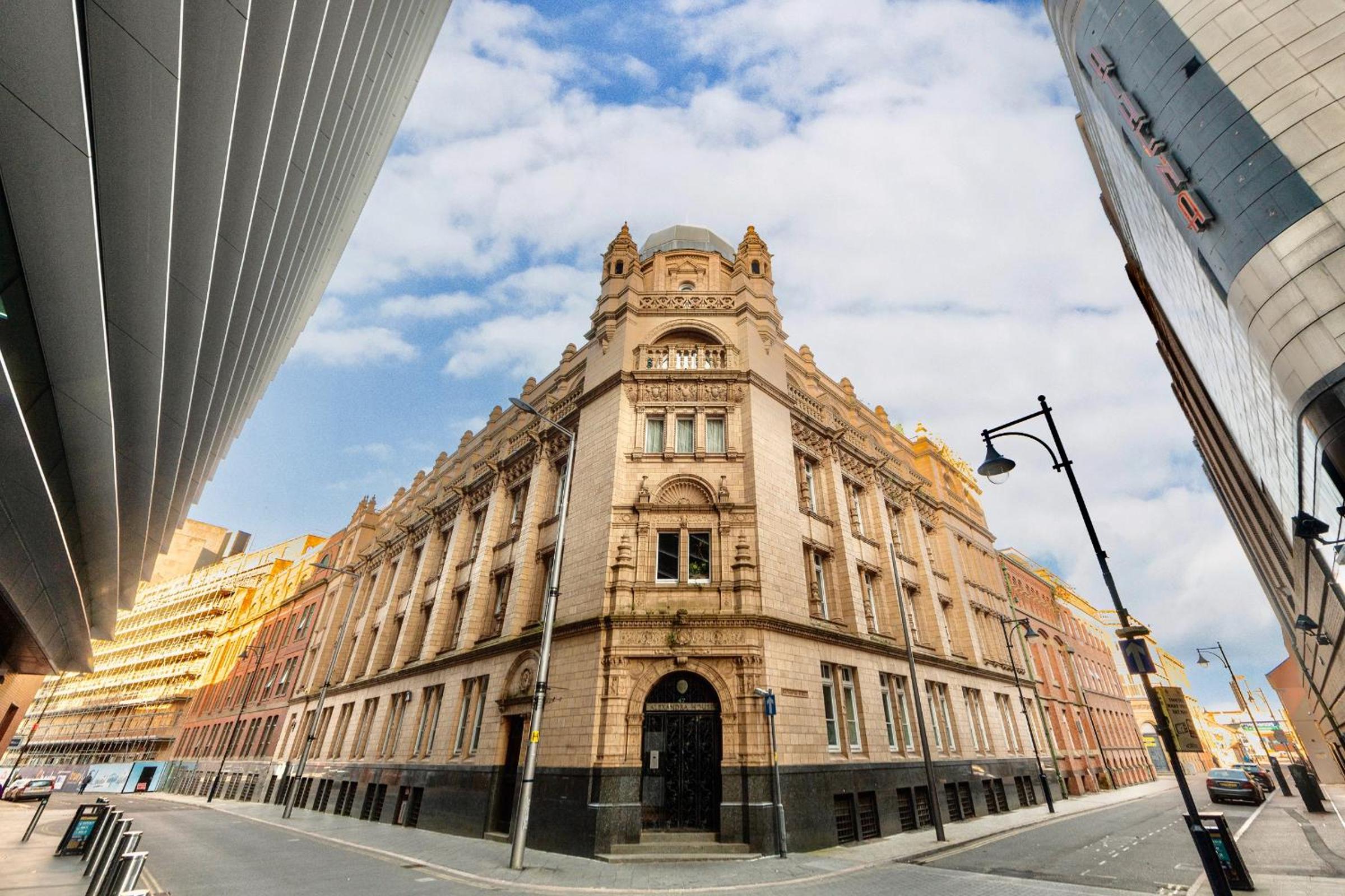 Hotel The Acacia, Luxury with Private Balcony + Parking - Image 1