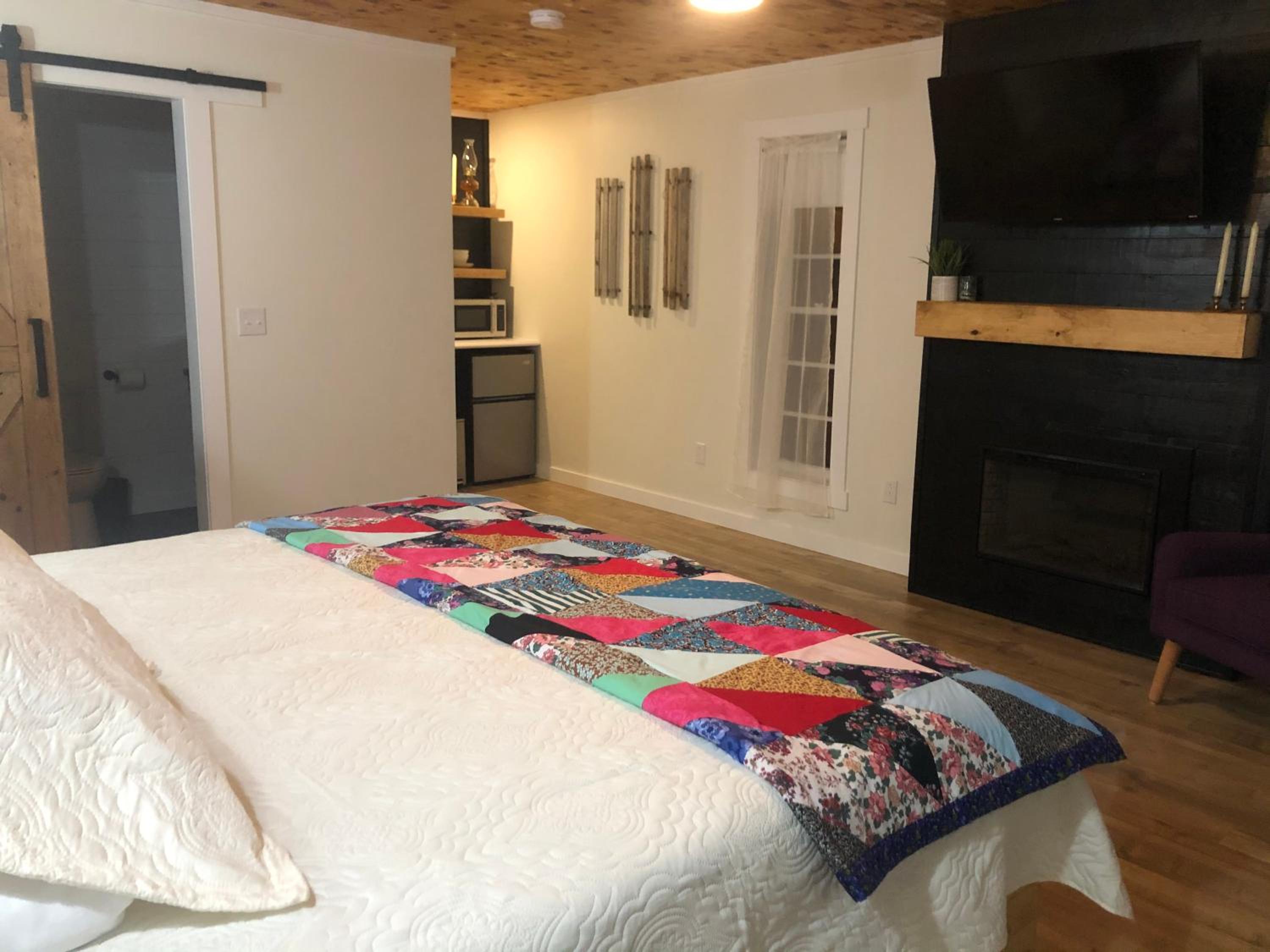 Raleigh Rooms & Taylor's Crafts