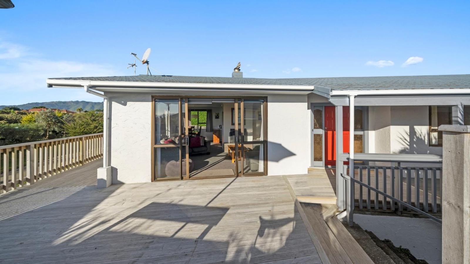 Kapiti Views - Waikanae Beach Holiday Home view 4