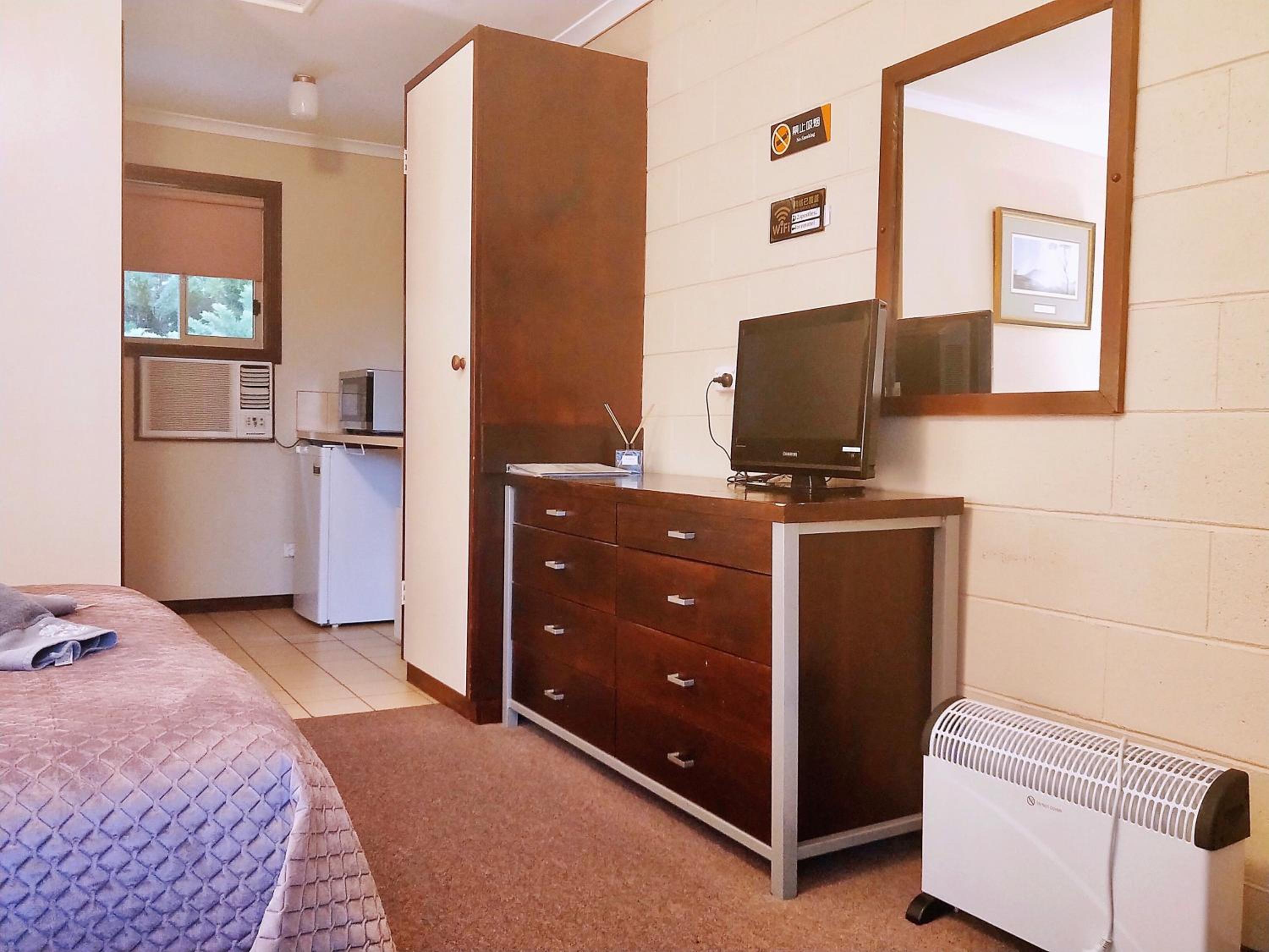 Twelve Apostles Motel & Country Retreat