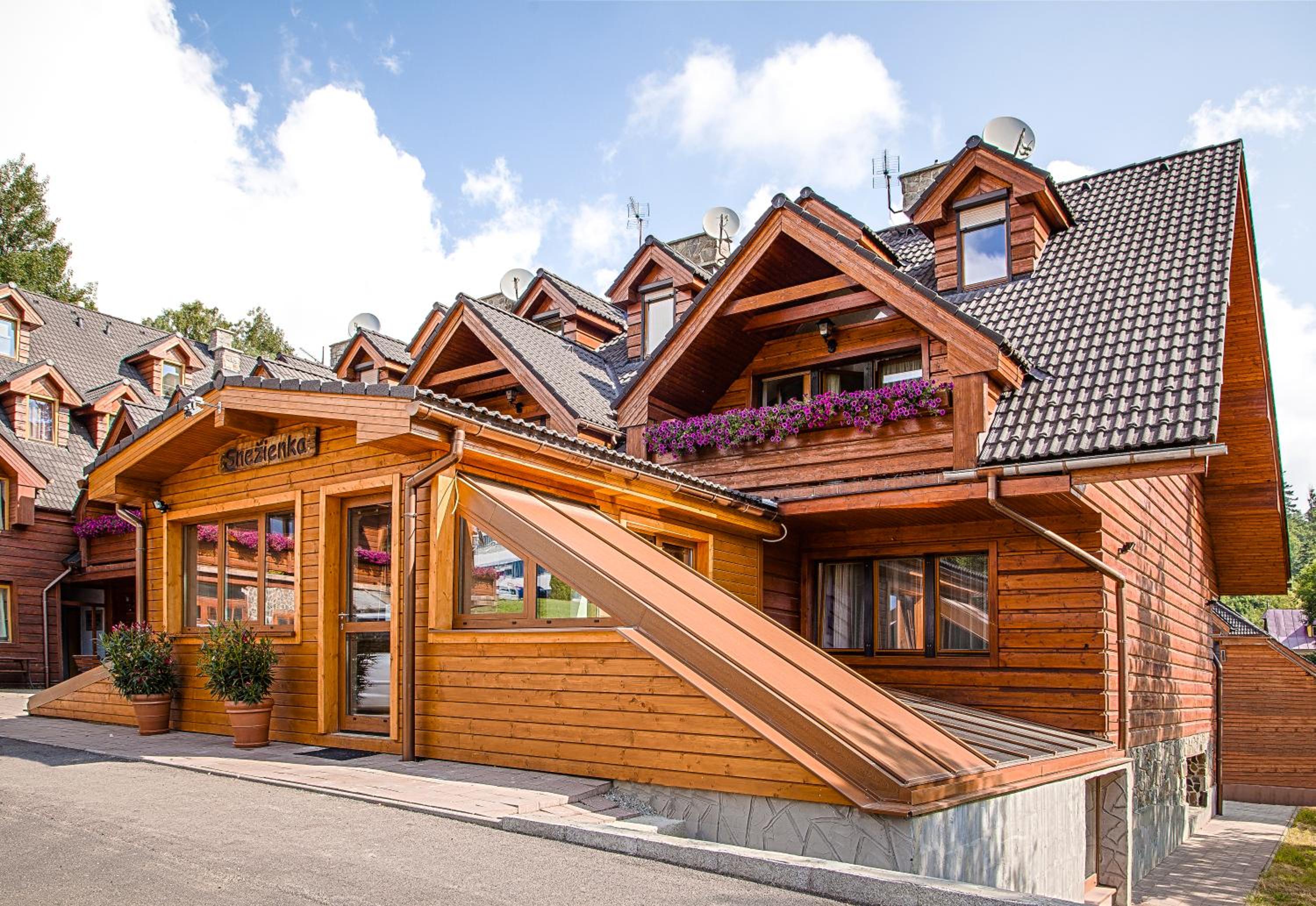 Hotel Penzion Snezienka - Image 1