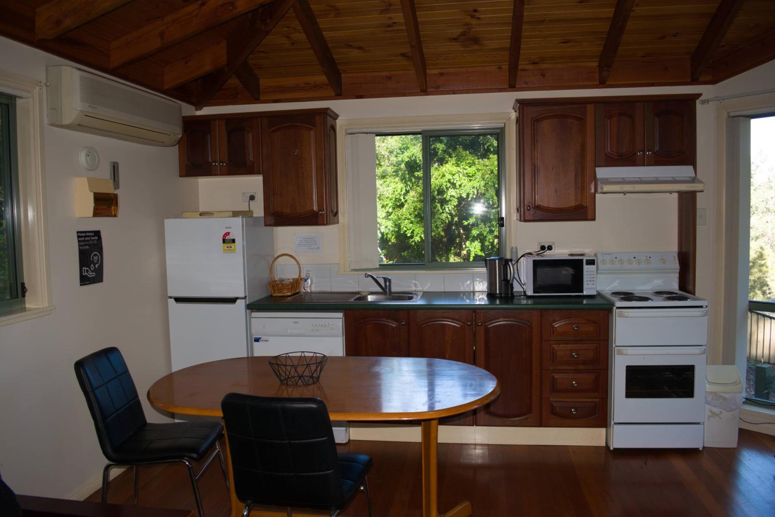 Orana"Welcome" Cabin in The Tops view 2