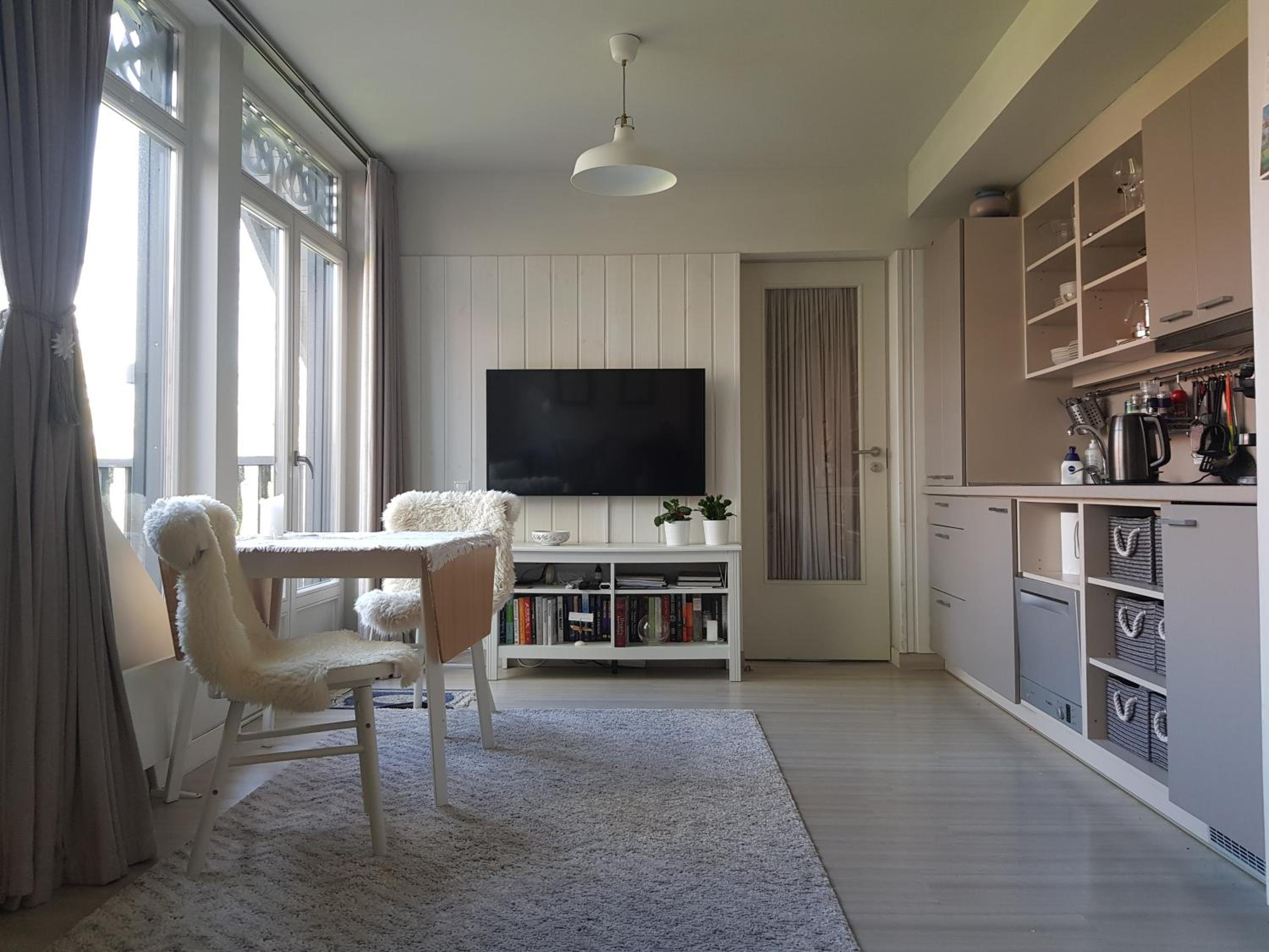 Cozy modern apartment with lagoon view view 2
