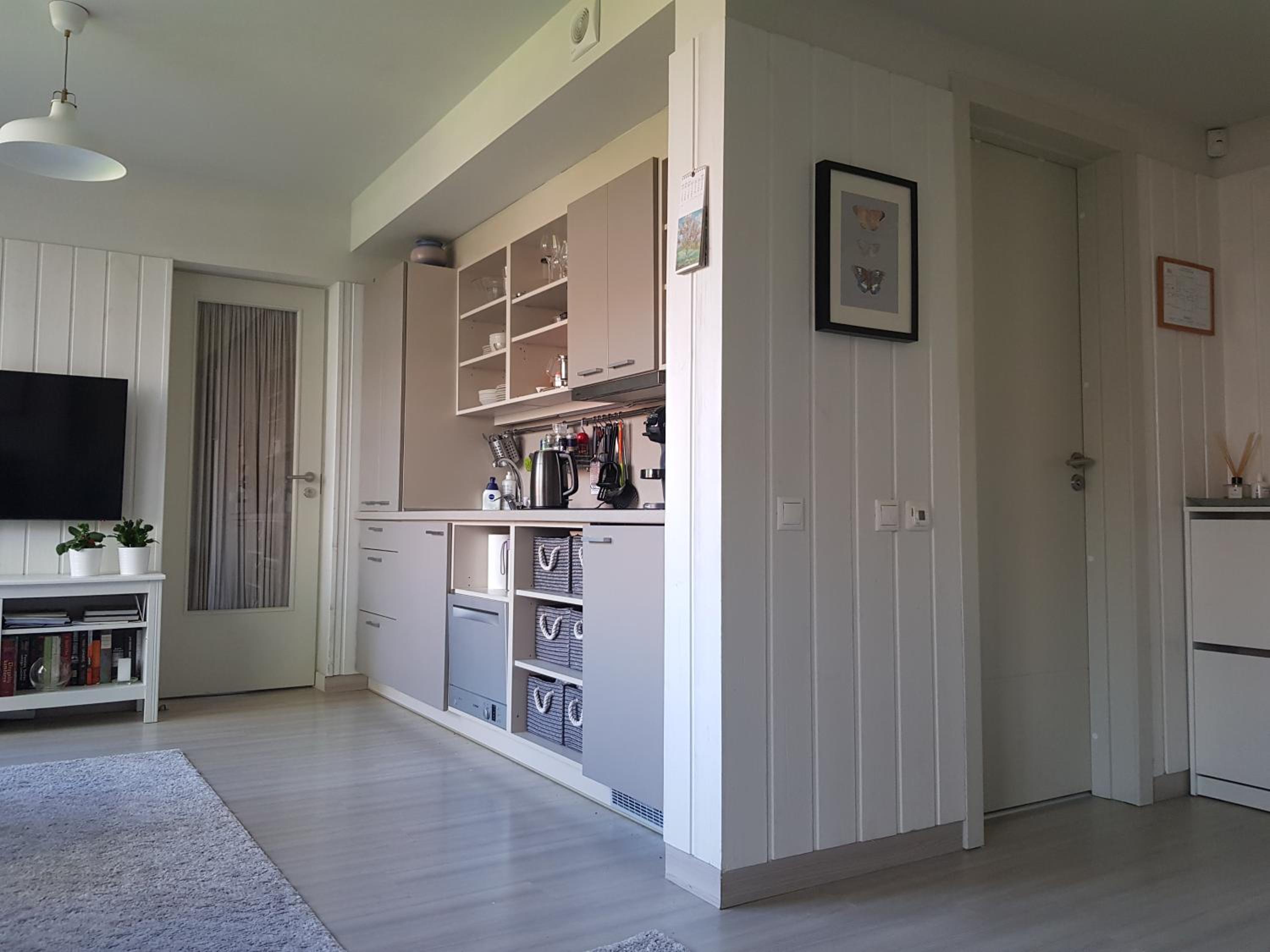 Cozy modern apartment with lagoon view view 4