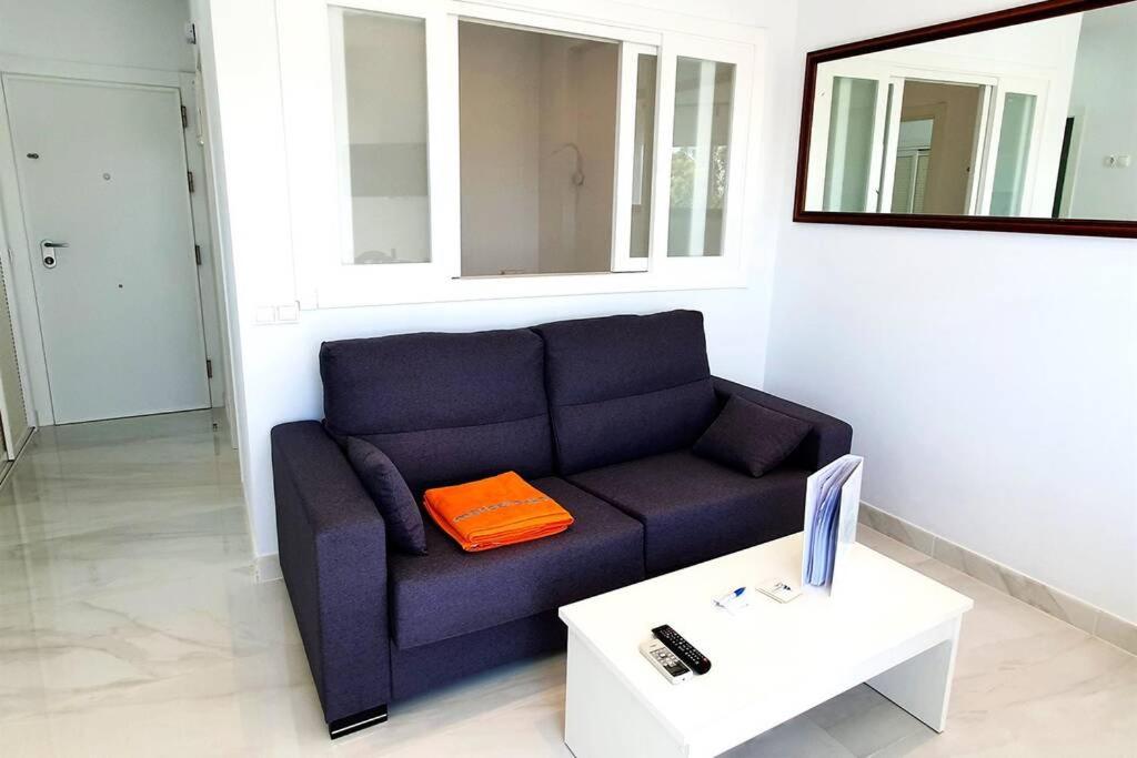 SKOL 521. Fantastic Studio on the Beachfront for Holiday Rental. view 2