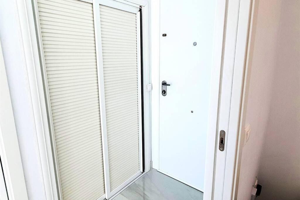 SKOL 521. Fantastic Studio on the Beachfront for Holiday Rental. view 4