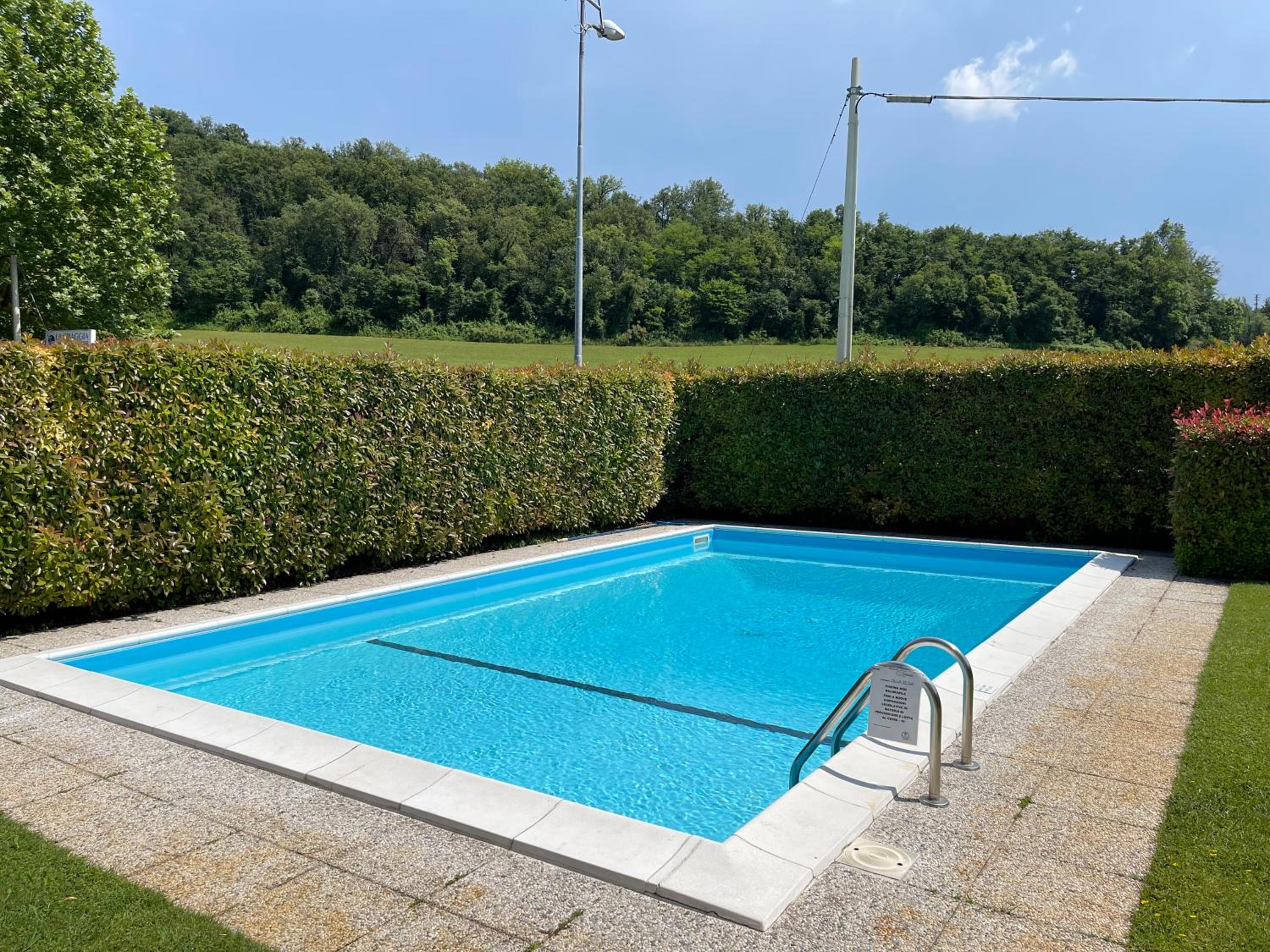 DesenzanoLoft Eridania Apartment with private garden and pool view 4