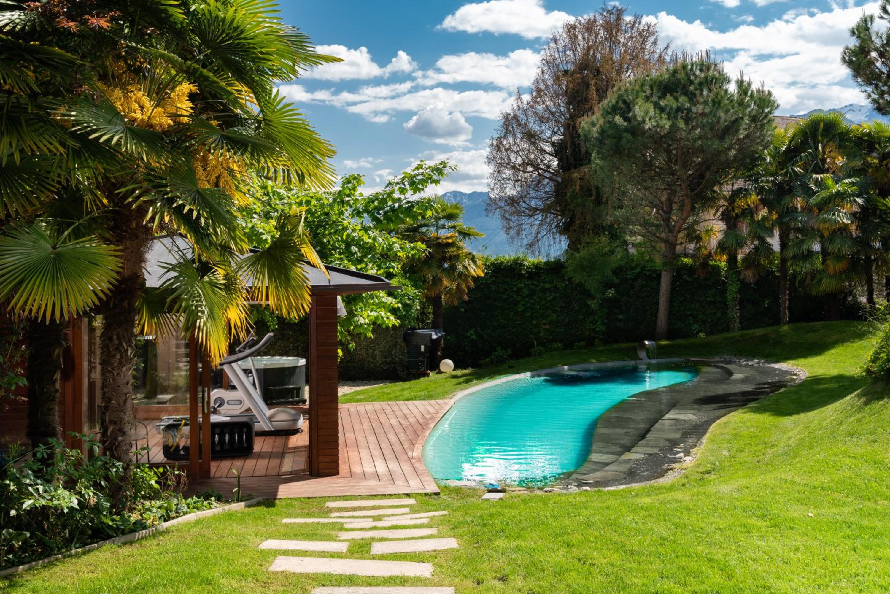 Montreux Rotana Garden House with Private Pool - Swiss Hotel Apartments view 2