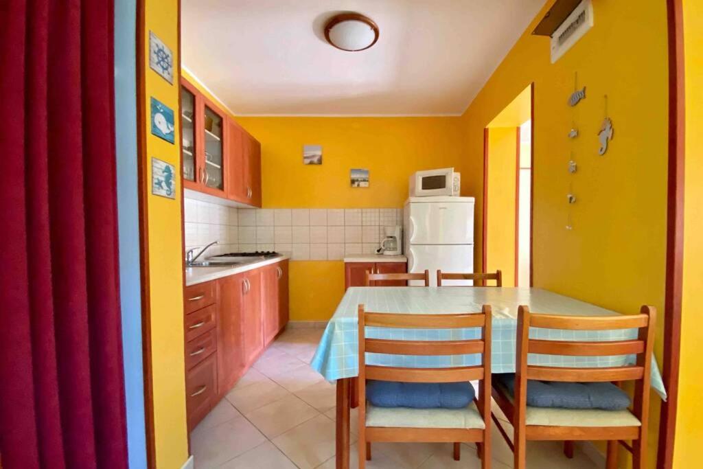 Apartment Damir 50 meters from the beach view 4