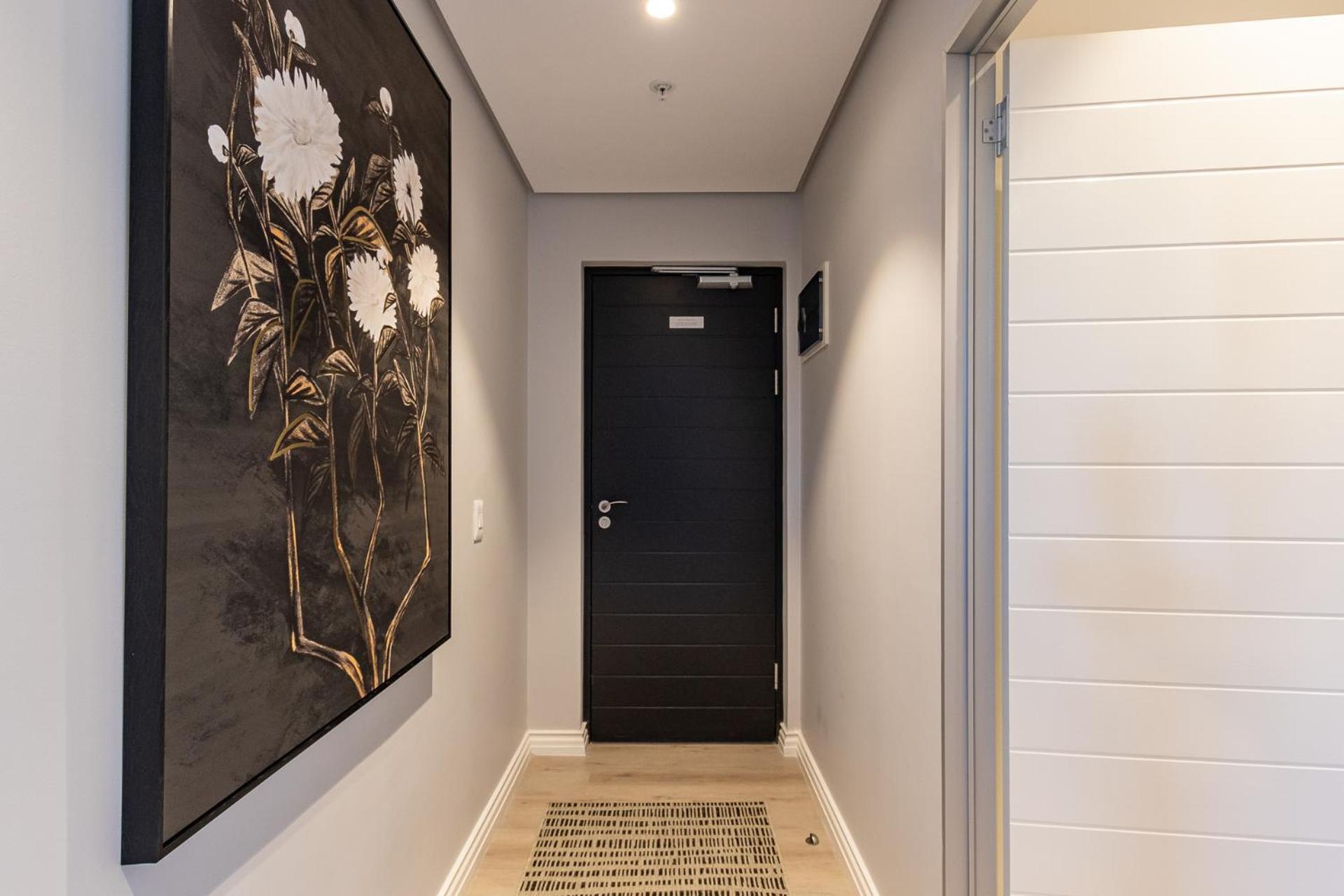 Luxury Apartment in16 on Bree hosted by ITC Hospitality view 4